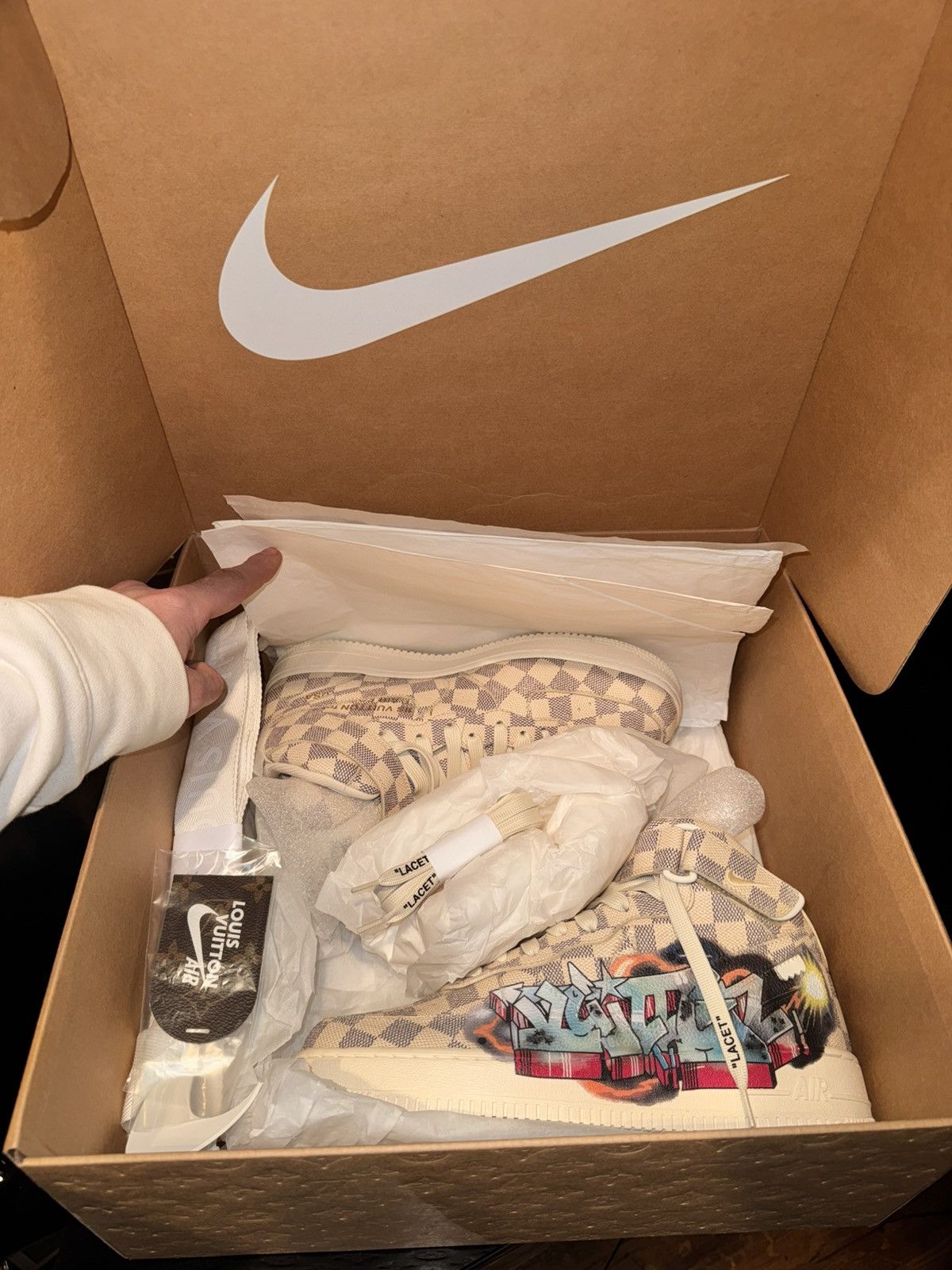 Louis Vuitton Louis Vuitton x Nike Air Force 1 Mid Graffit Damier Azur Size US 10 / EU 43 - 13 Thumbnail