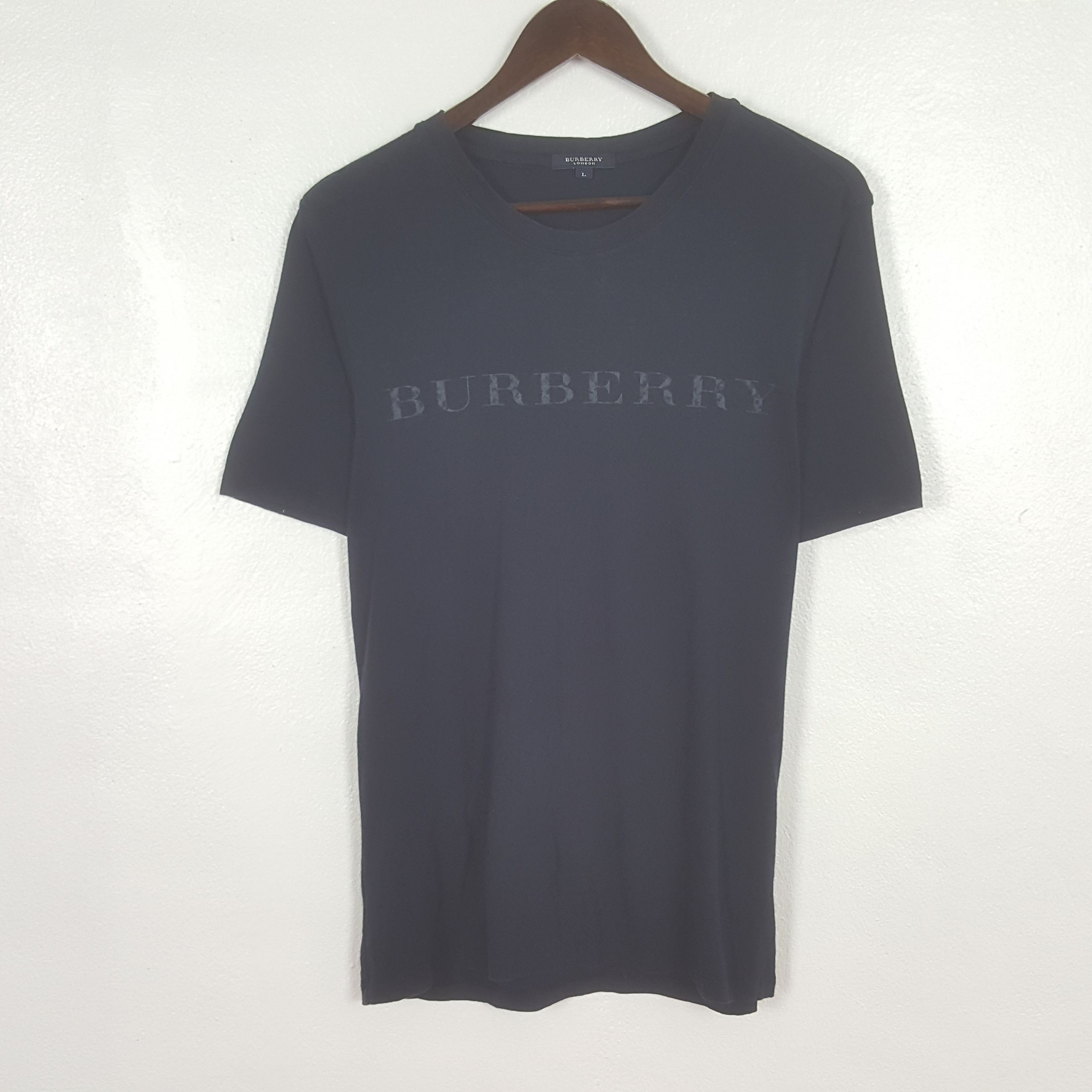 Burberry Vintage Burberry London Spell Out Nova Check Logo Tshirt Size US S / EU 44-46 / 1 - 1 Thumbnail