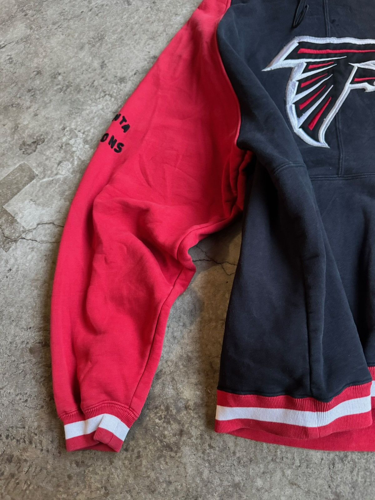 NHL × Vintage Crazy Vintage Streetwear Y2K NFL Men’s black and red hoodie Size US XL / EU 56 / 4 - 3 Thumbnail
