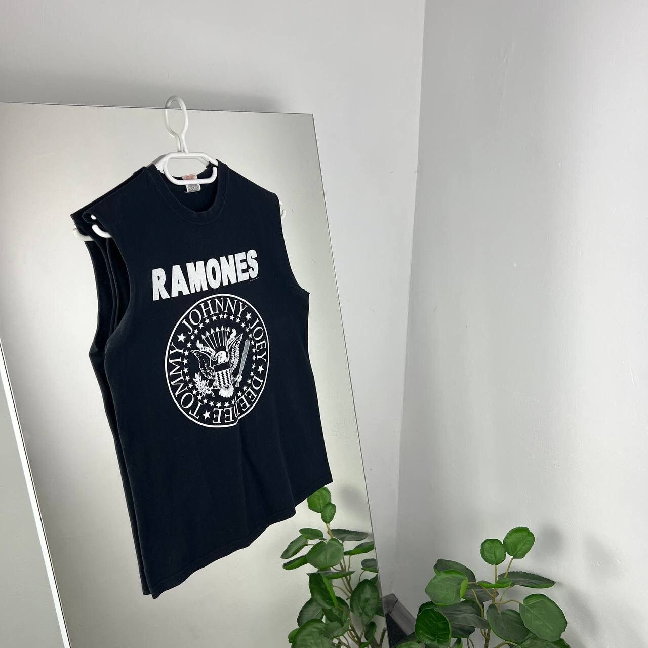 Band Tees Ramones Vintage Y2k Rock Back Big Print Hey Ho Let’s Go Size US S / EU 44-46 / 1 - 1 Thumbnail