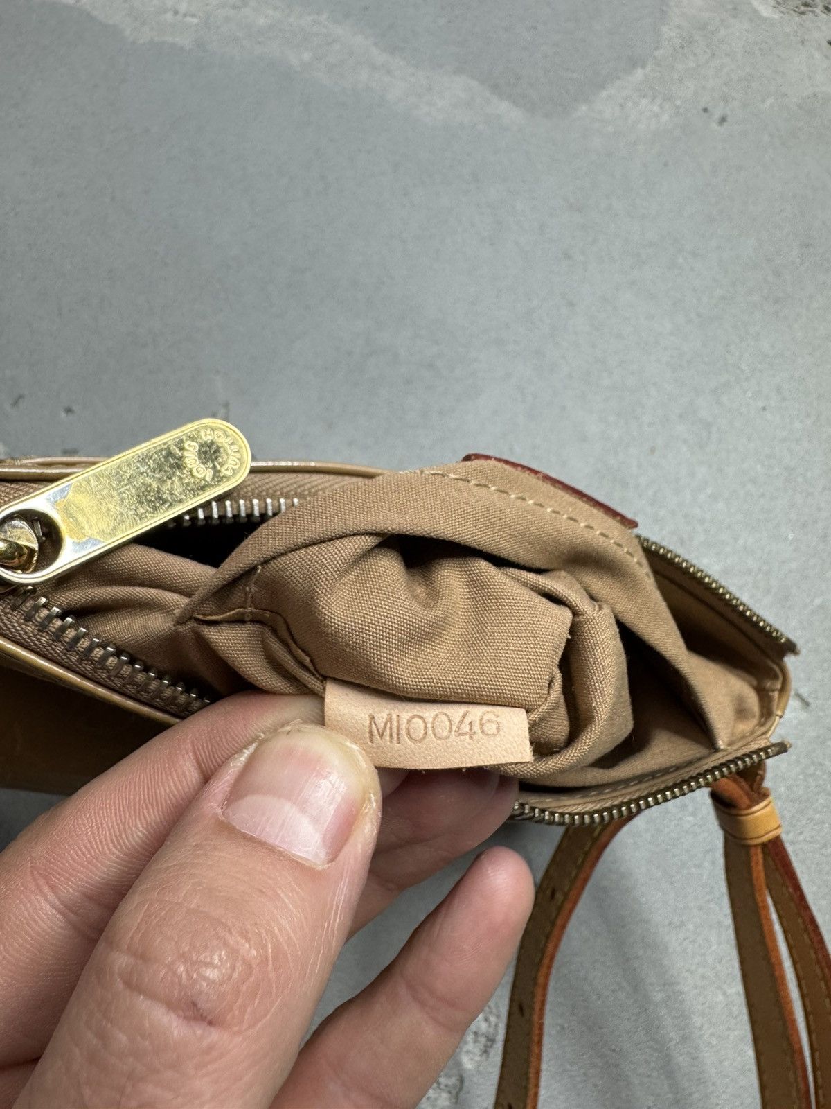 Louis Vuitton × Vintage LOUIS VUITTON MINNA STREET VARNISH BROWN HAND BAG Beige Size ONE SIZE - 3 Thumbnail