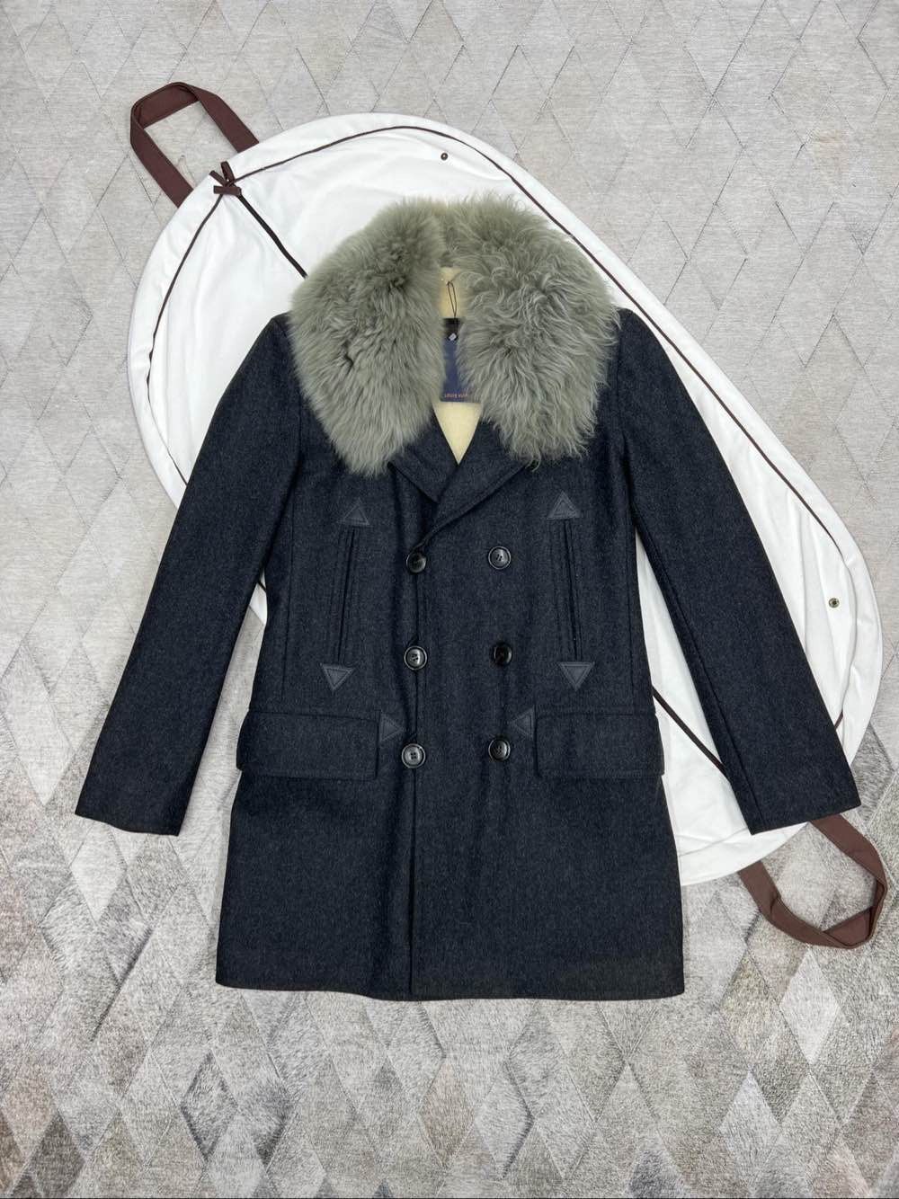 Louis Vuitton Louis Vuitton Mouton Collar Wool Coat Size M Size US M / EU 48-50 / 2 - 1 Thumbnail