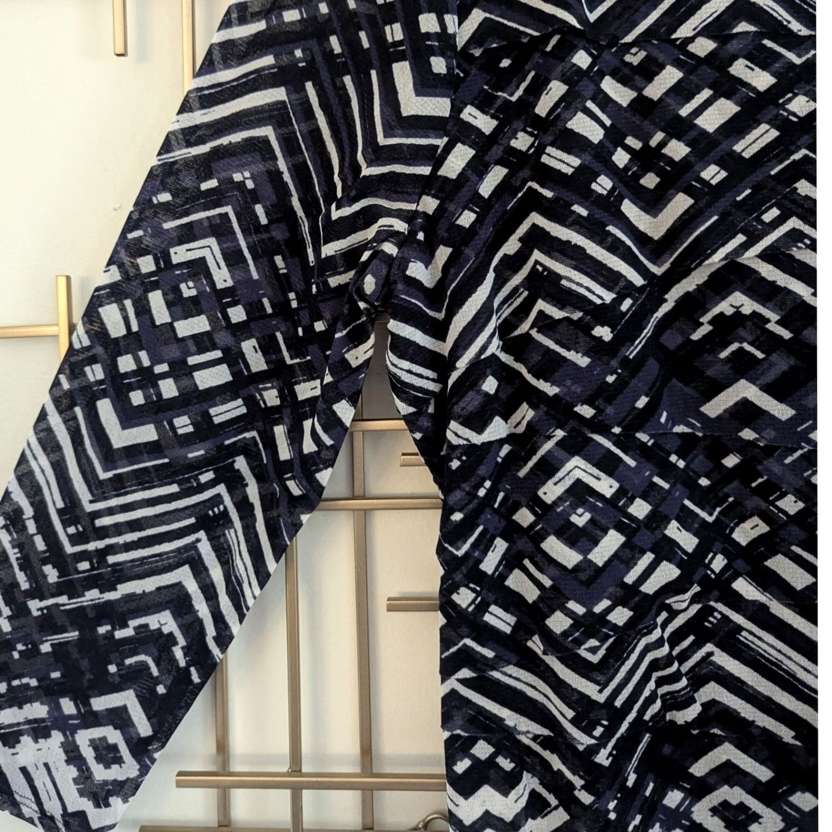 Alfani Alfani Blouse Geometric Print 3/4 Sleeve Scoop Neck Lightweight Stretch Womens L Blue (Geometric) Size L / US 10 / IT 46 - 2 Thumbnail