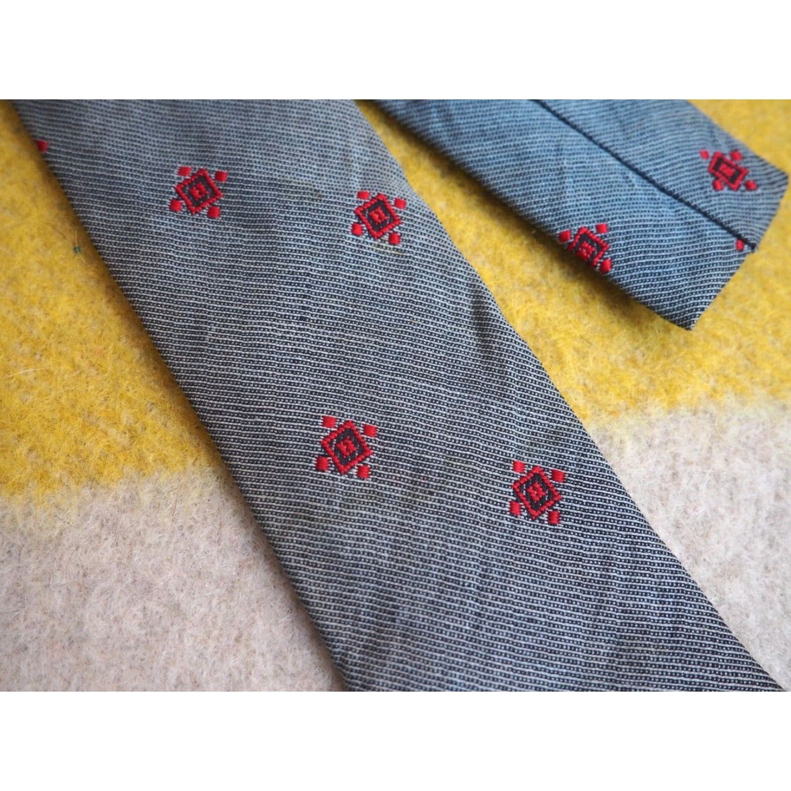 Vintage VTG 50s Rockabilly Tie Neck Tie 2" Wide Gray Red Crest Square End Acetate Unbranded Adult Unisex Mens Womens Size ONE SIZE - 5 Thumbnail