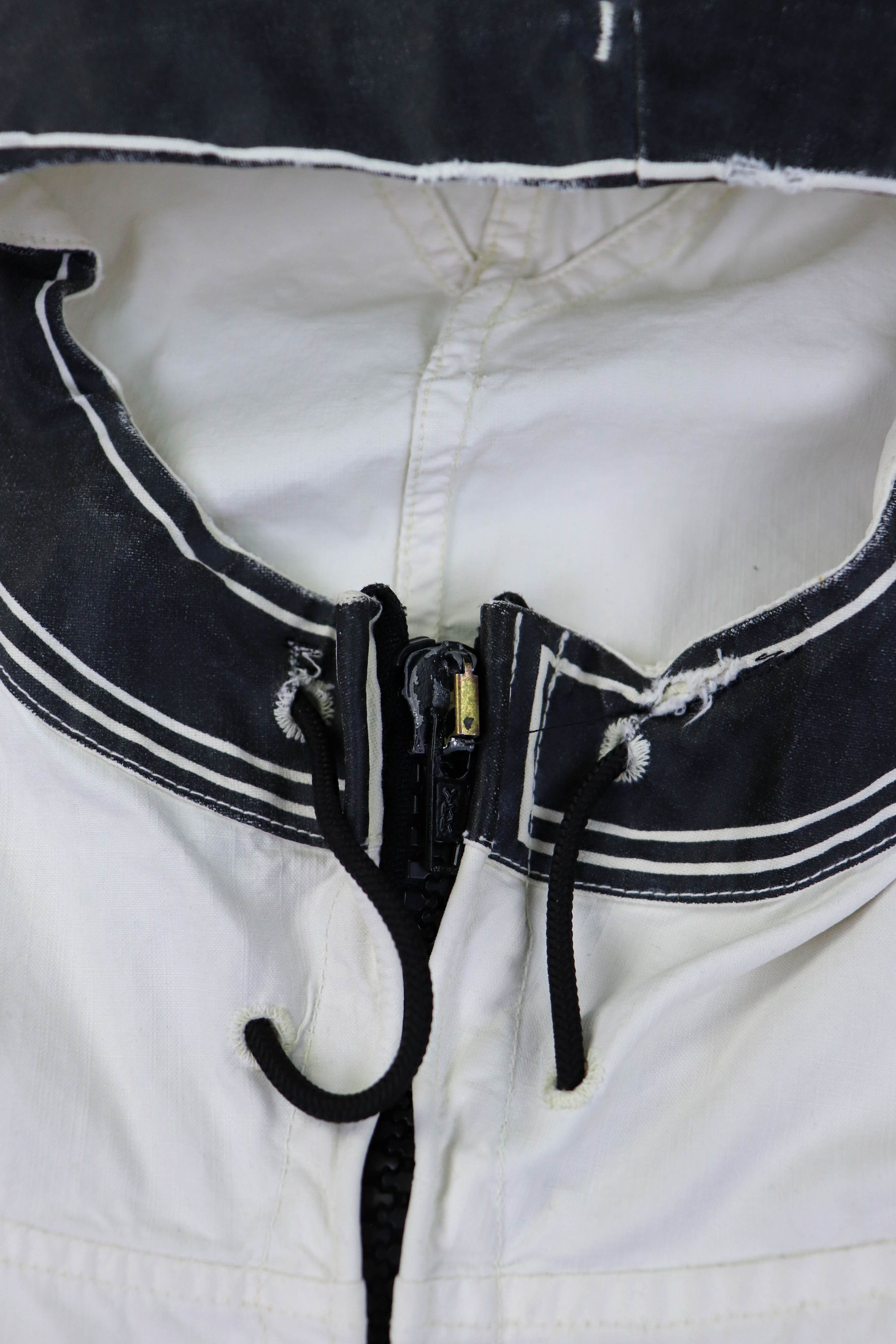 Stone Island Vintage Stone Island 06 White Laminated Cotton Hooded Jacket Size US L / EU 52-54 / 3 - 18 Thumbnail