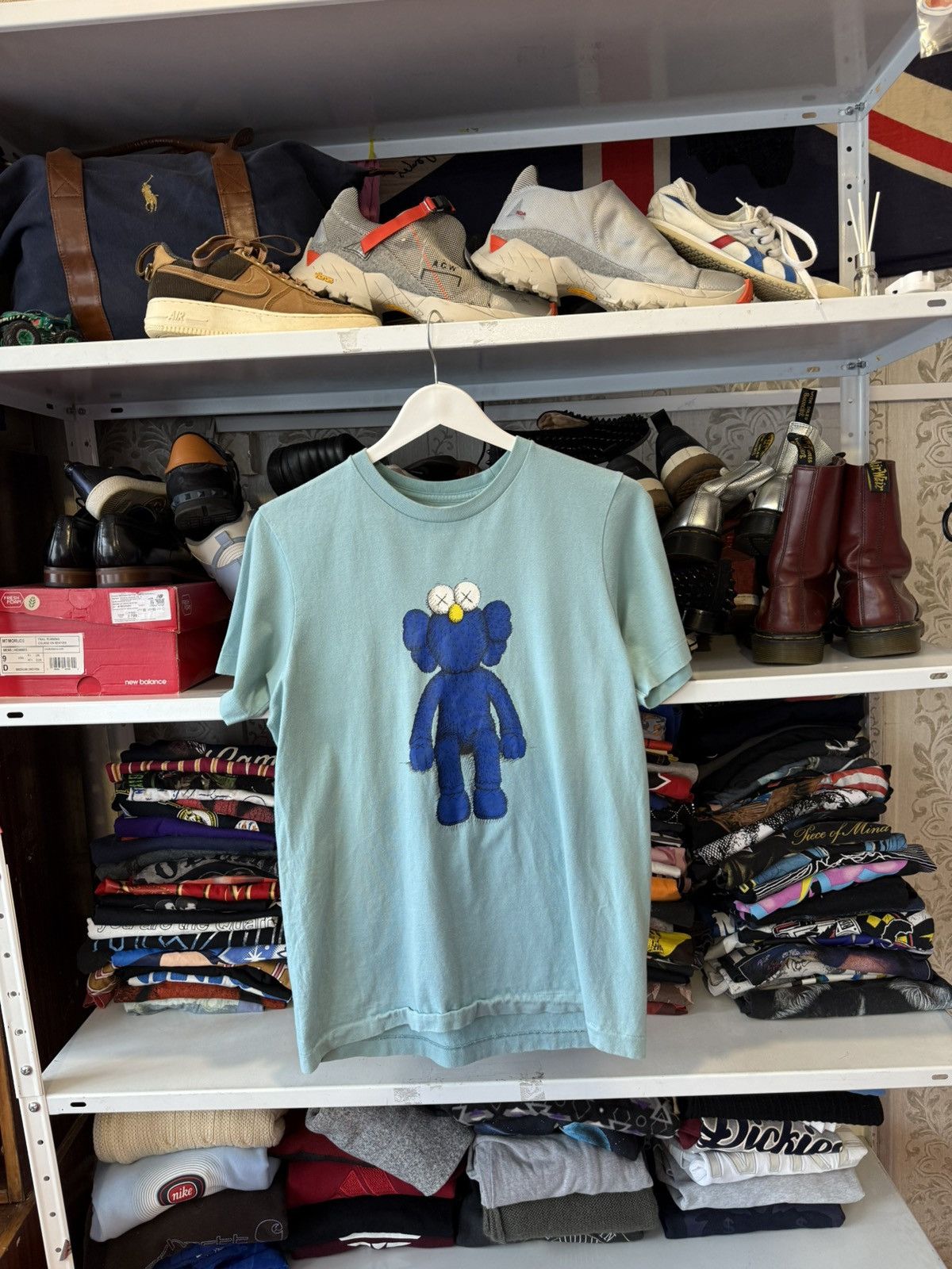 Japanese Brand Vintage Uniqlo x kaws T-shirt USA Size US S / EU 44-46 / 1 - 1 Thumbnail