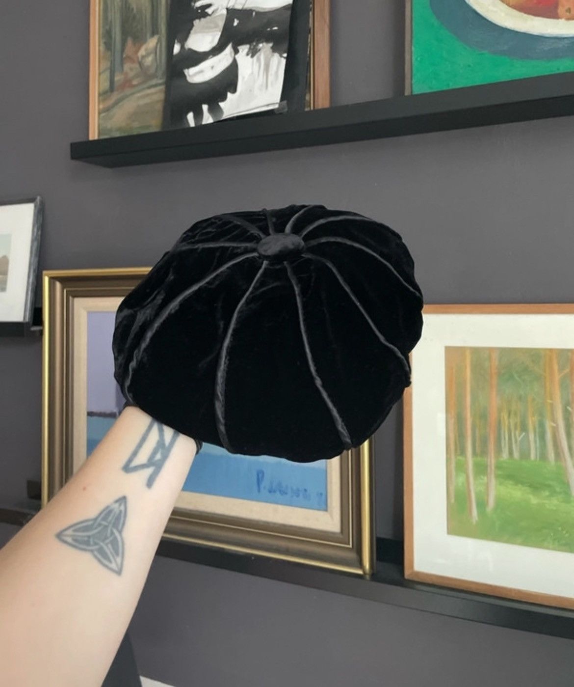 Emporio Armani Velvet beret Emporio Armani Size ONE SIZE - 1 Thumbnail