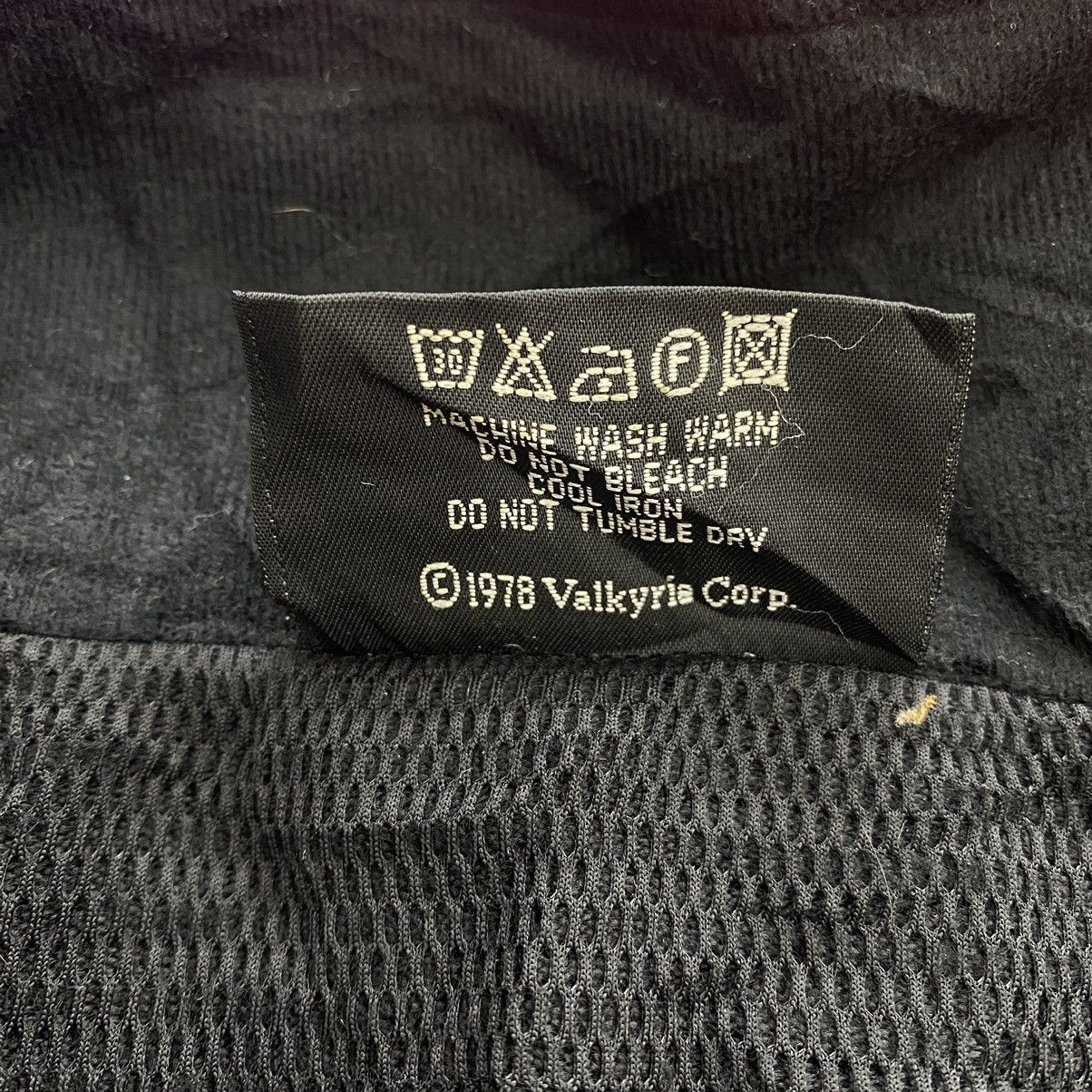Vintage Vintage BEAR SURF BOARD Embroidered Logo Black Windbreaker Size US L / EU 52-54 / 3 - 6 Thumbnail