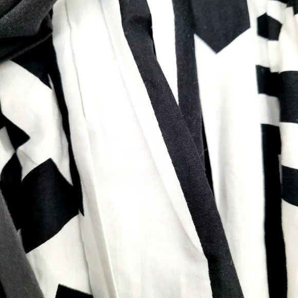 Vacation Connection 18 B&W Geometric Print 1/2 Circle Swing Skirt Size 32" / US 10 / IT 46 - 5 Thumbnail