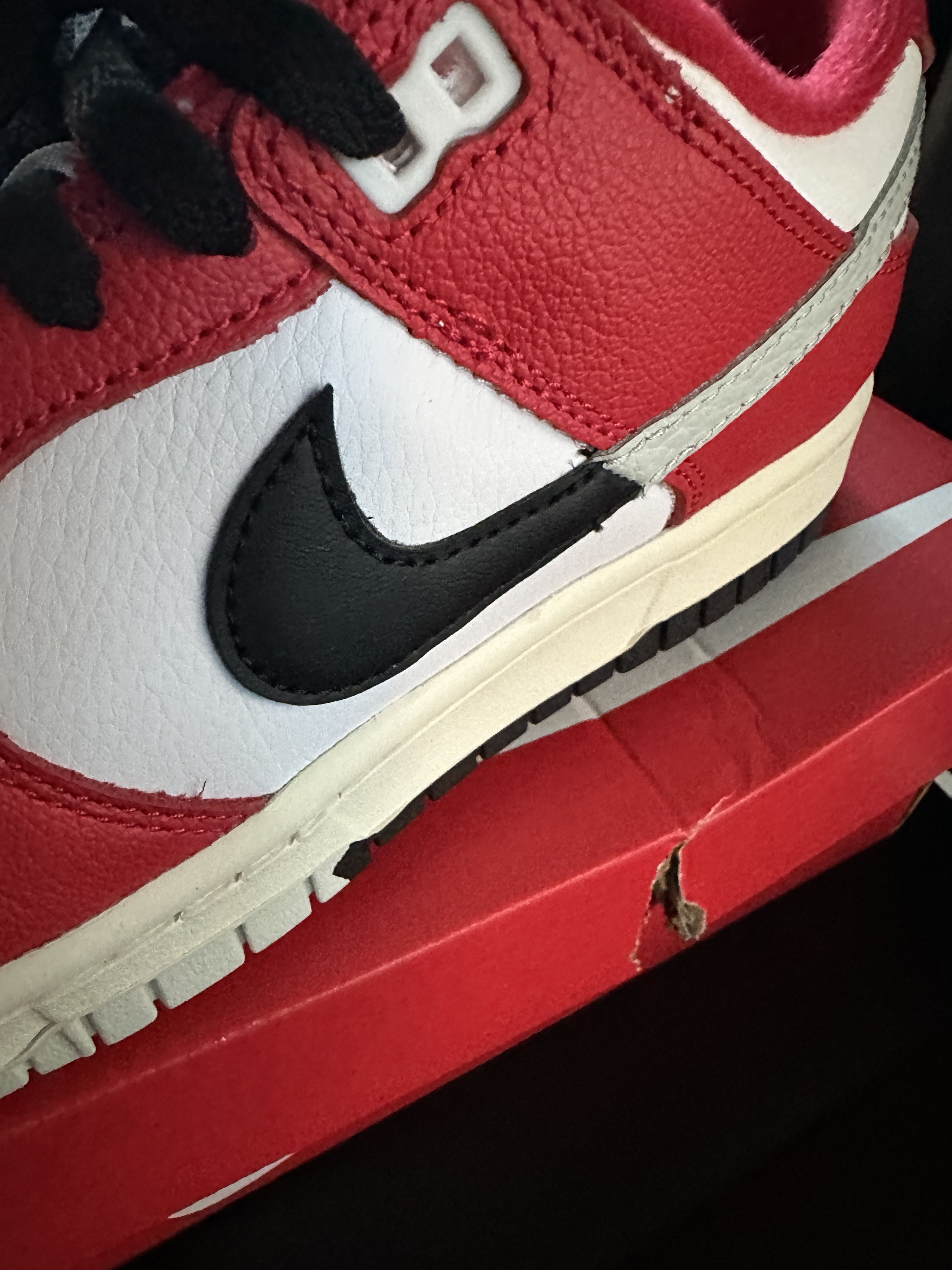 Jordan Brand × Nike PREOWNED NIKE DUNK LOW RETRO PRM "CHICAGO SPLIT" Size US 6 / EU 39 - 5 Thumbnail