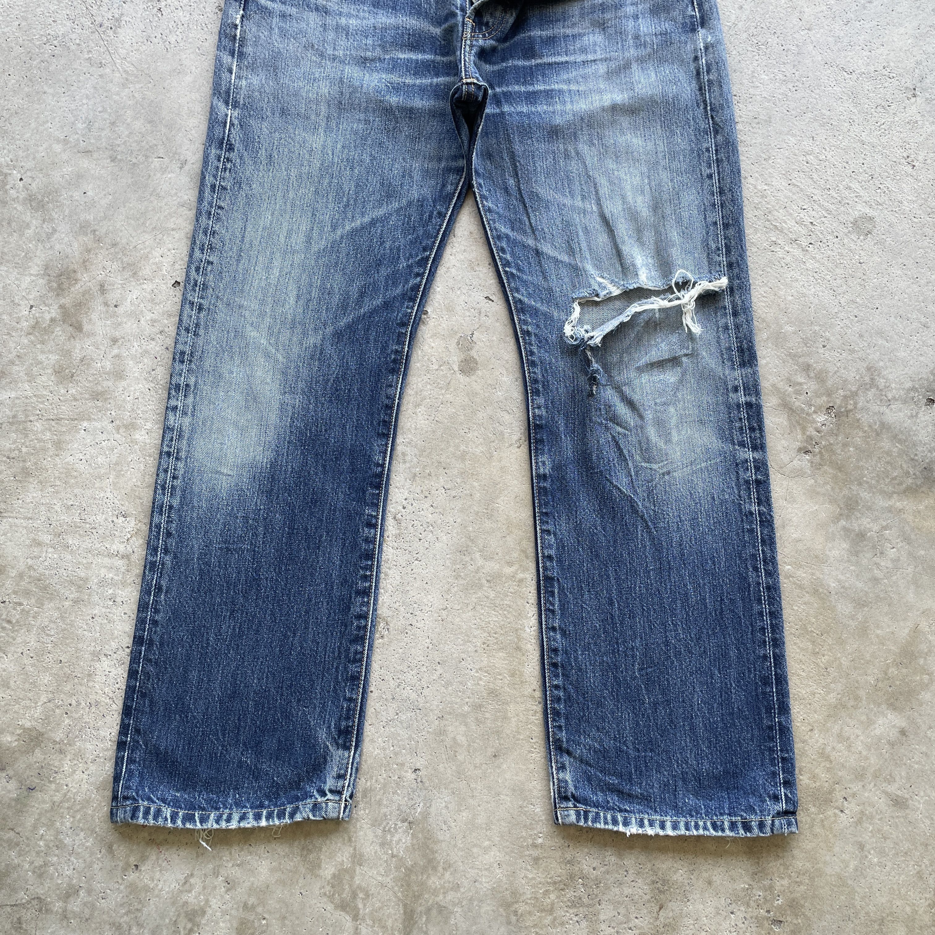 Levi's Vintage Levi’s 501 Faded Distressed Denim Ripped Jeans Pants Size US 32 / EU 48 - 5 Thumbnail