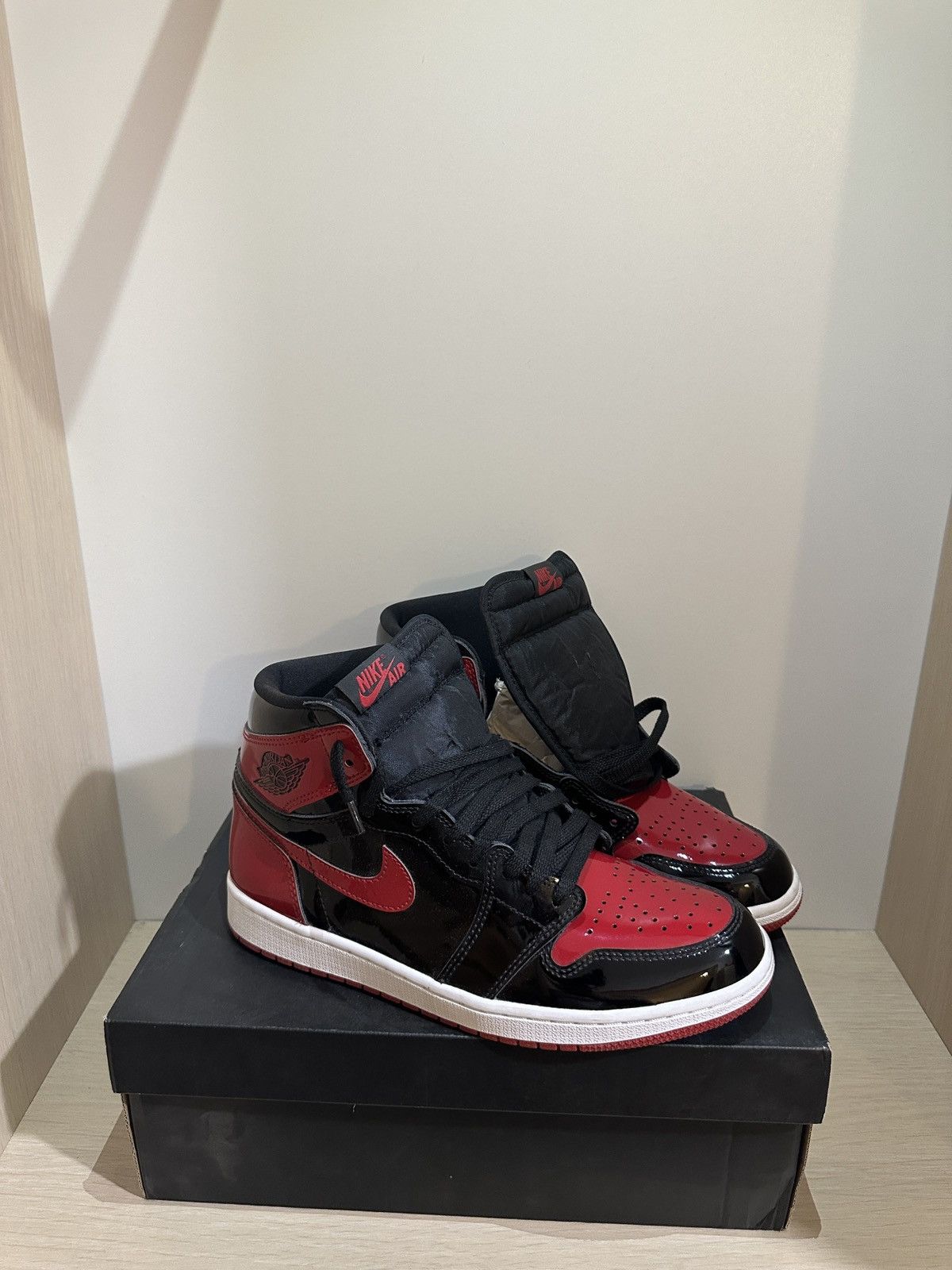 Jordan Brand Jordan 1 Retro Red Size US 9.5 / EU 42-43 - 11 Thumbnail