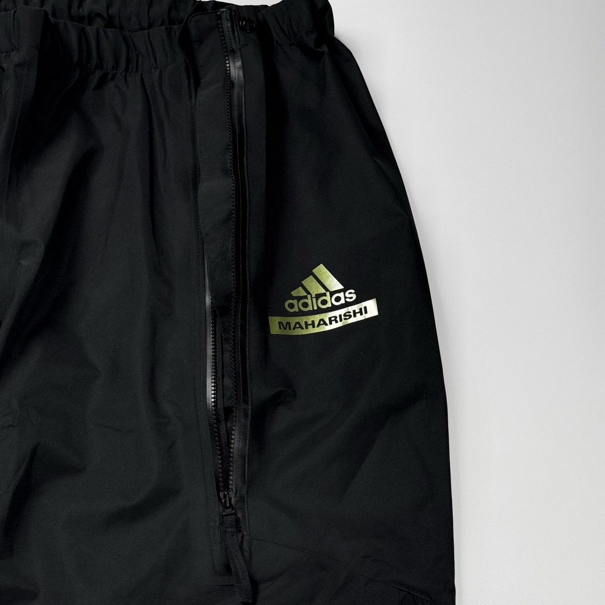 Adidas × Maharishi Adidas Arsenal x Maharishi Gore-Tex Membrane Pants Size US 38 / EU 54 - 3 Thumbnail