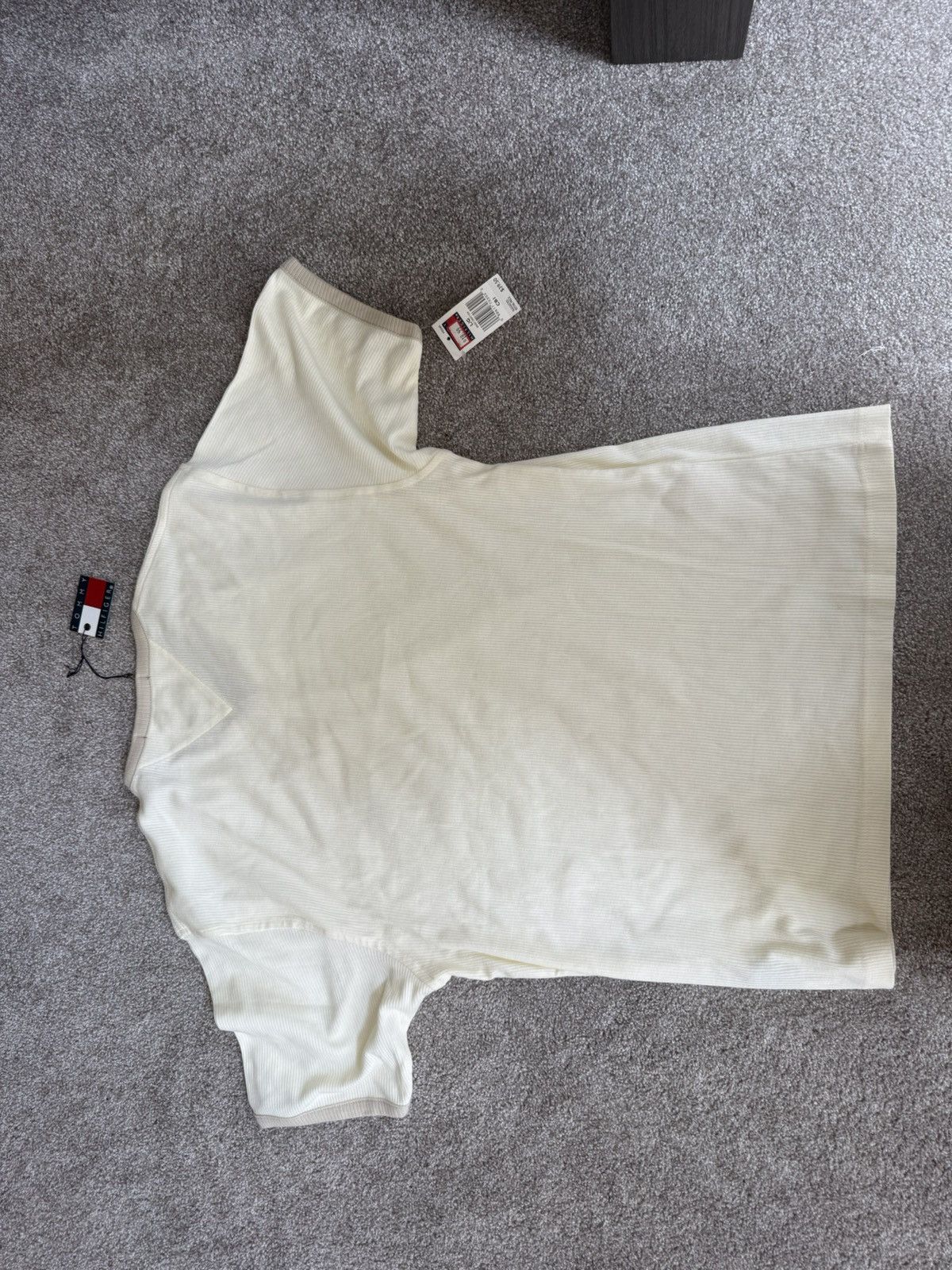 Tommy Hilfiger Vintage tommy hilfiger tee - tags still on Size US L / EU 52-54 / 3 - 5 Thumbnail