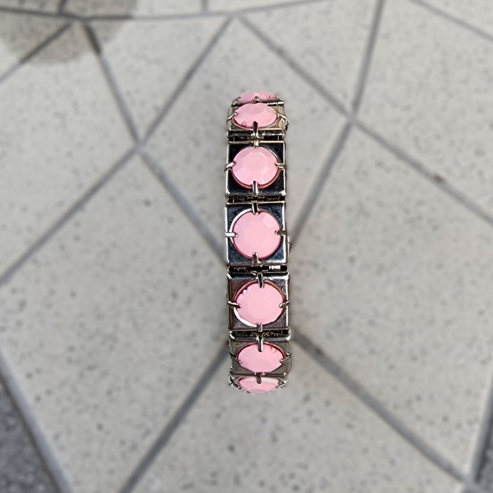 Vintage Vintage Silver Tone Bubblegum Pink Thermoset Link Bracelet Size ONE SIZE - 4 Thumbnail