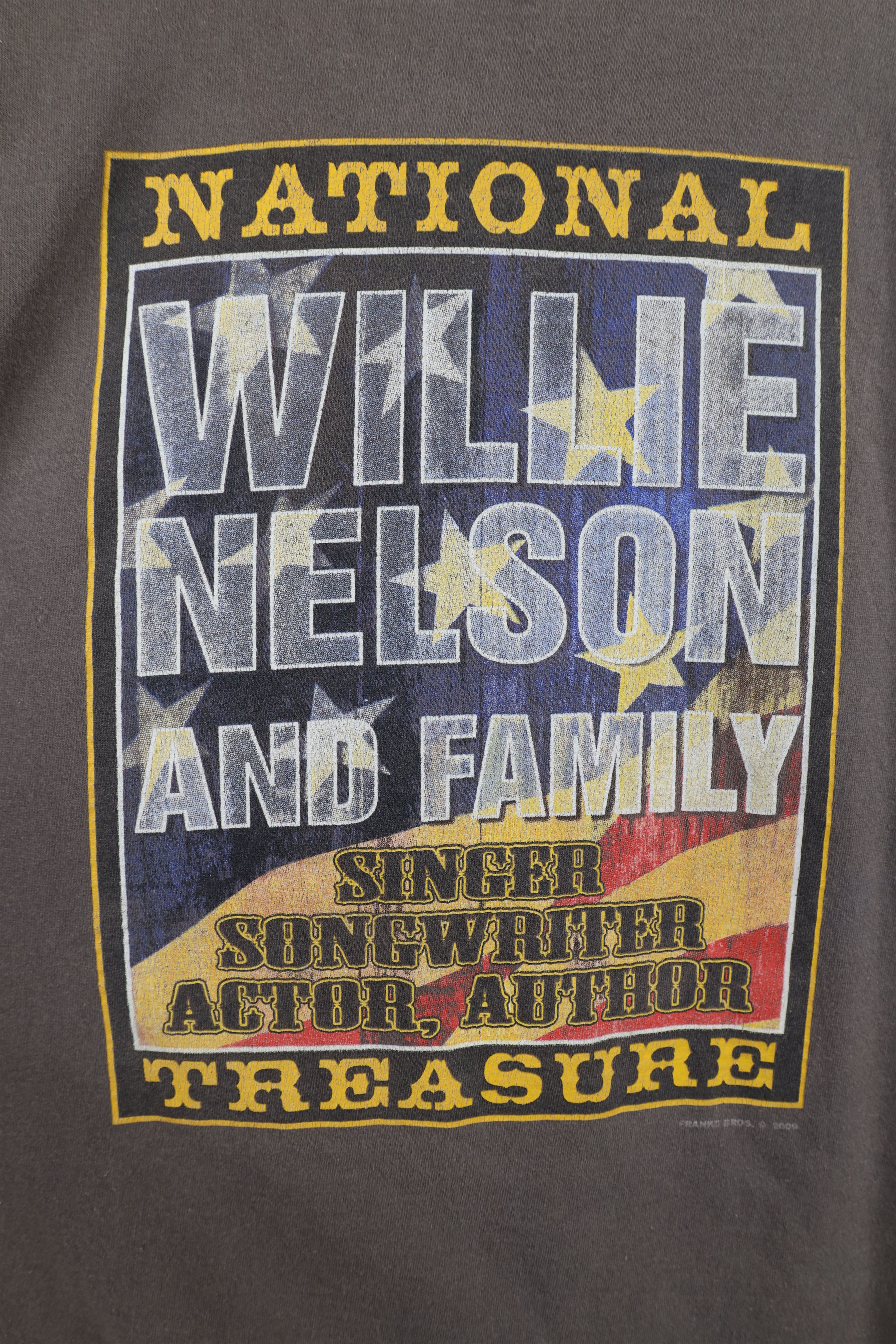 Vintage Vintage Y2K 2009 and Family Live In Concert T-Shirt USA Size US L / EU 52-54 / 3 - 9 Thumbnail