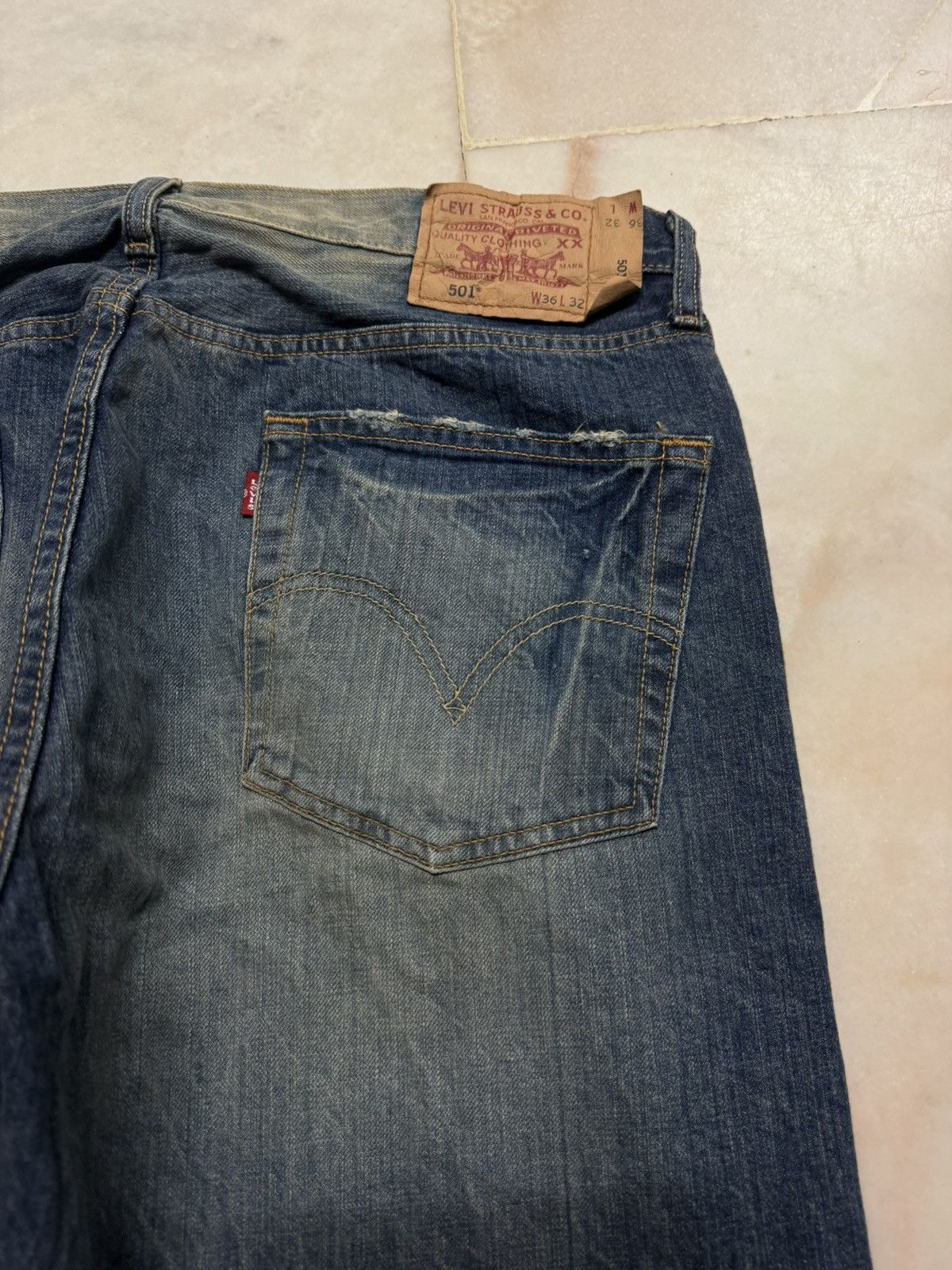 Levi's 💥BUTTON-FLY💥90's LEVI'S 501 GRUNGE HONEYCOMB DISTRESS BAGGY Size US 35 - 18 Thumbnail
