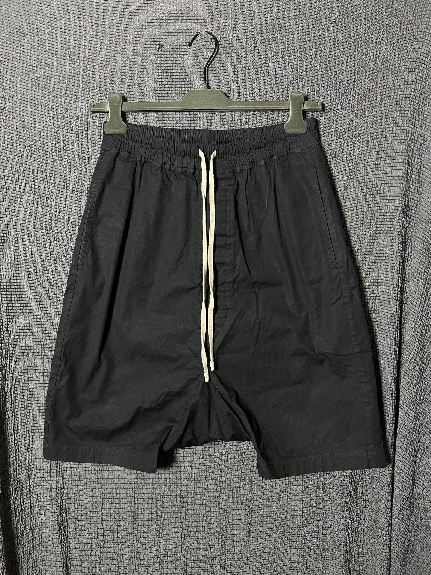 Rick Owens Rick Owens 21ss Mega Drawstring Shorts Size US 32 / EU 48 - 1 Thumbnail