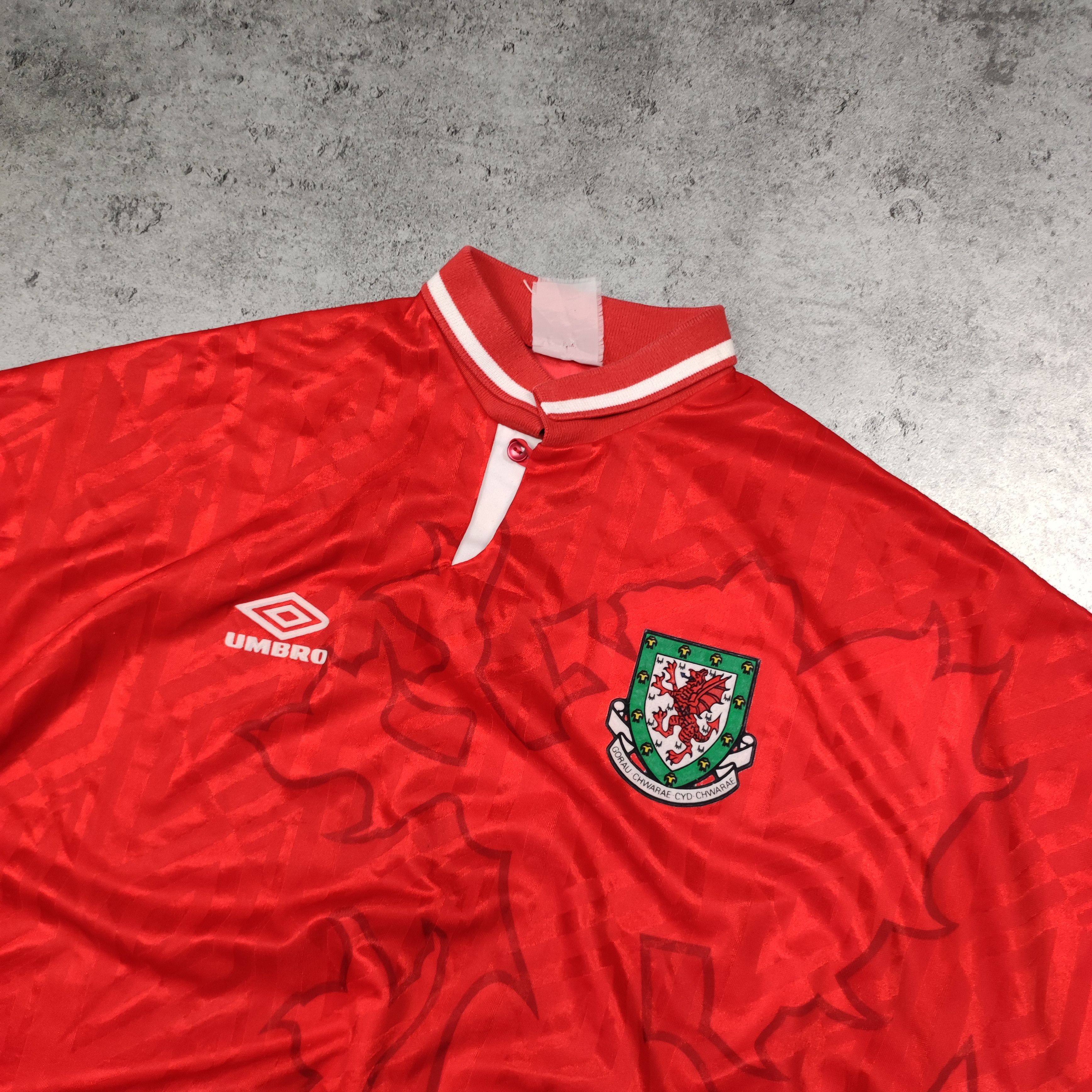 Vintage Vintage RARE 1992 Unique Wales National Team Umbro Jersey Size US XL / EU 56 / 4 - 4 Thumbnail