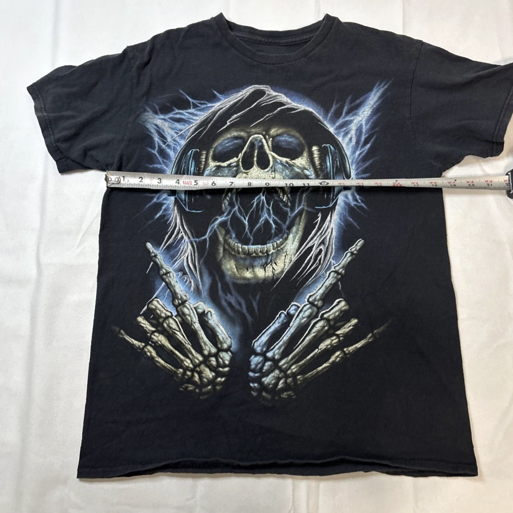 Vintage Men’s Black Graphic T Shirt Skeleton Lightning Headphones Rock Music Rock Mens S Short Sleeve Cut Tag Size US S / EU 44-46 / 1 - 4 Thumbnail