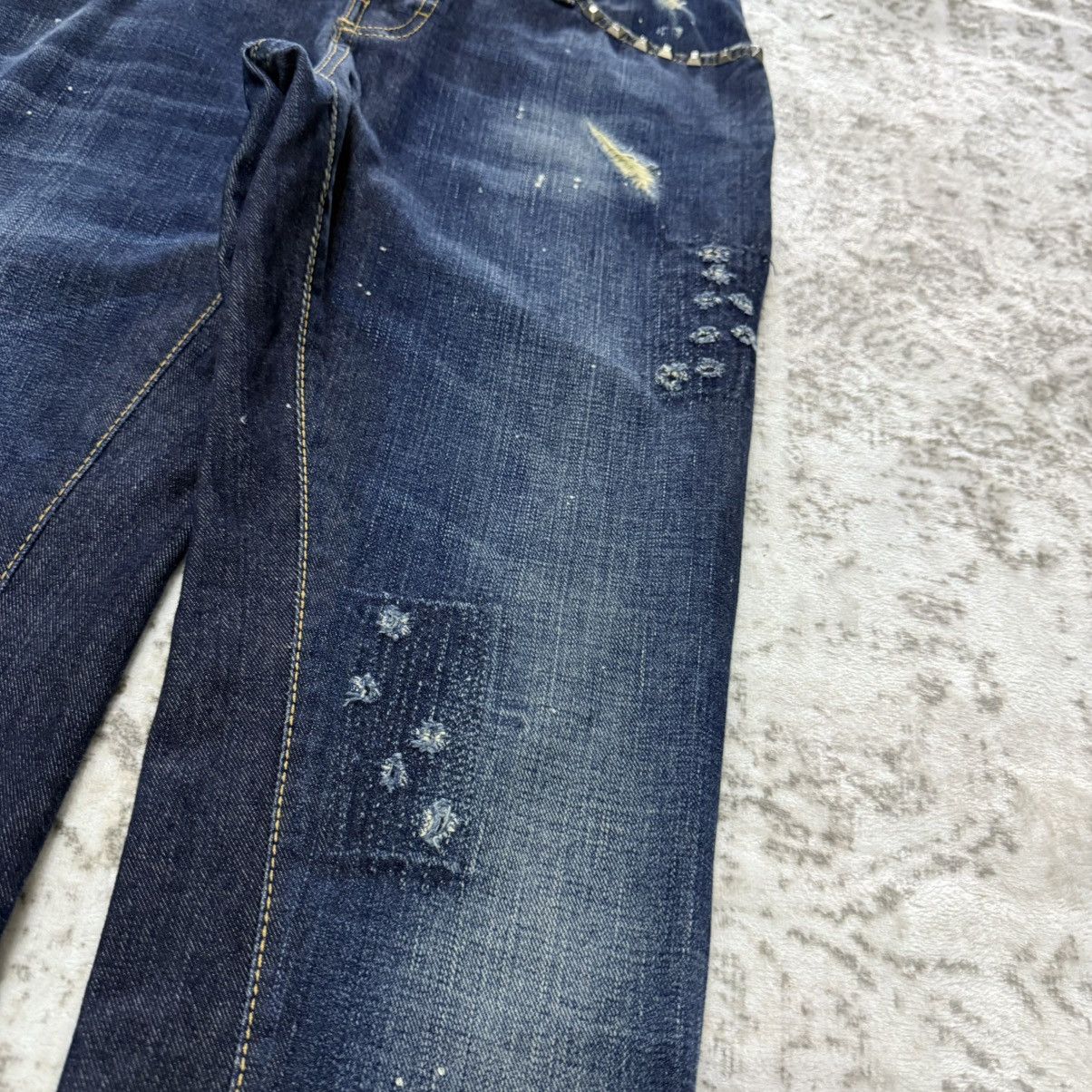 Dsquared2 2000s Dsquared2 Distressed Studded Carrot Cut Denim Pants Size US 30 / EU 46 - 7 Thumbnail