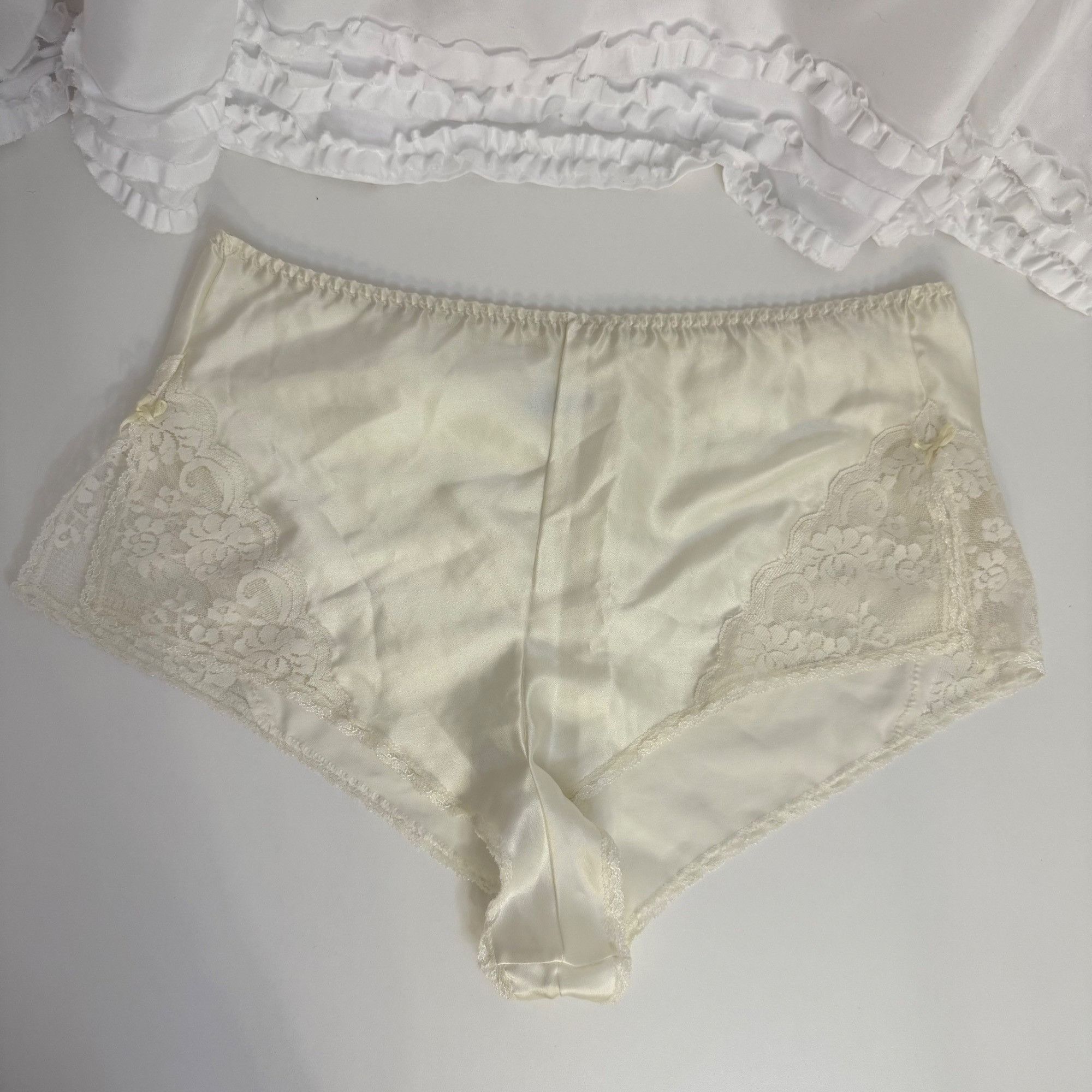 JCPenney Vintage JCPenney Fantasia Cream Ivory Lace Camisole & Shorts Size ONE SIZE - 7 Thumbnail