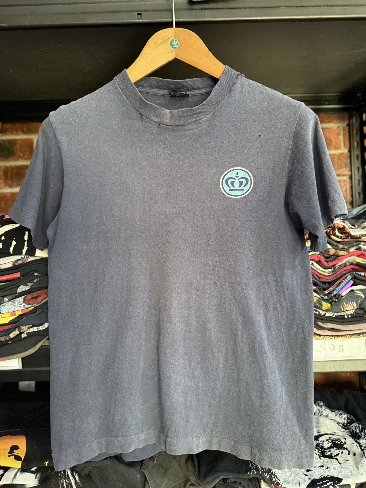 Stussy Thrashed Vintage 90s Stussy Crown Backhit Sun Faded Tee Size US S / EU 44-46 / 1 - 6 Thumbnail
