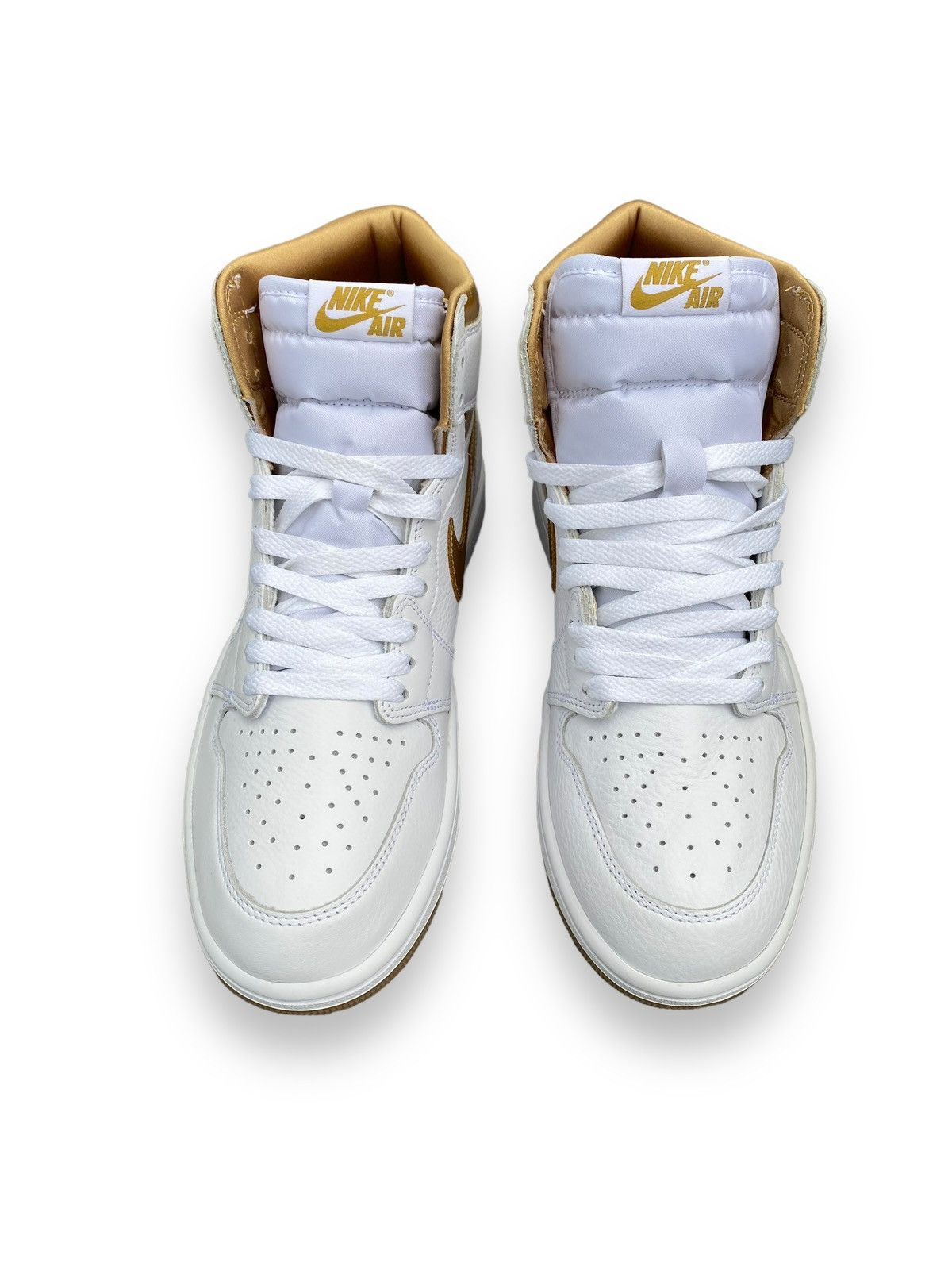 Jordan Brand × Nike Air Jordan 1 Retro high OG metallic gold Size US 9 / EU 42 - 3 Thumbnail