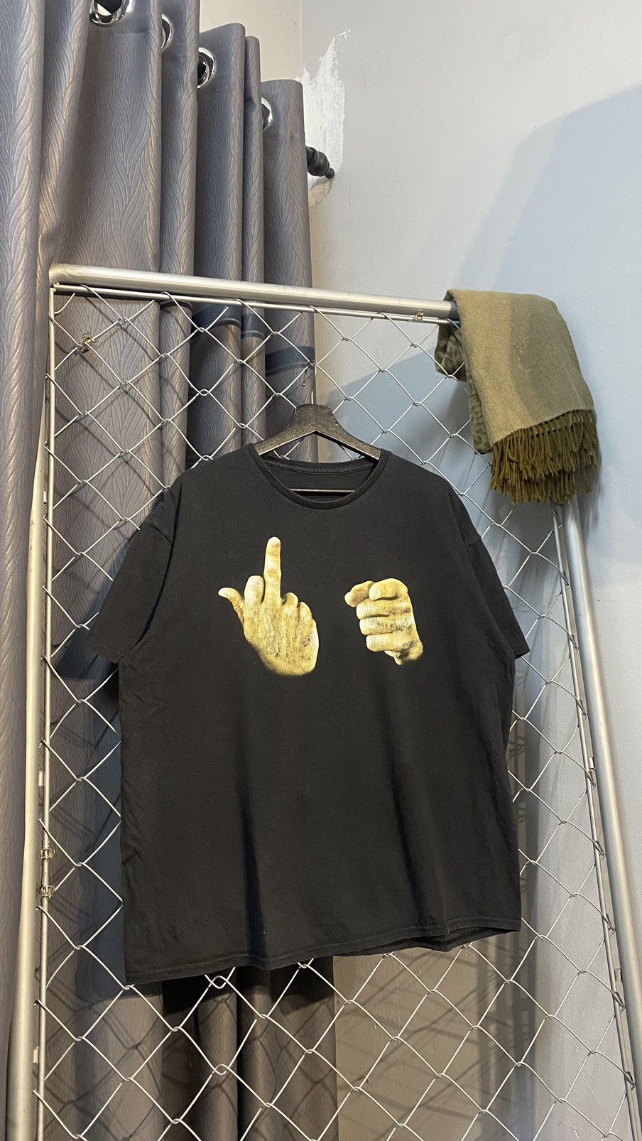 A$AP Rocky Sunfaded Vintage 90's FUCK YOU HAND SIGN FINGER ASAP ROCKY Size US L / EU 52-54 / 3 - 2 Thumbnail
