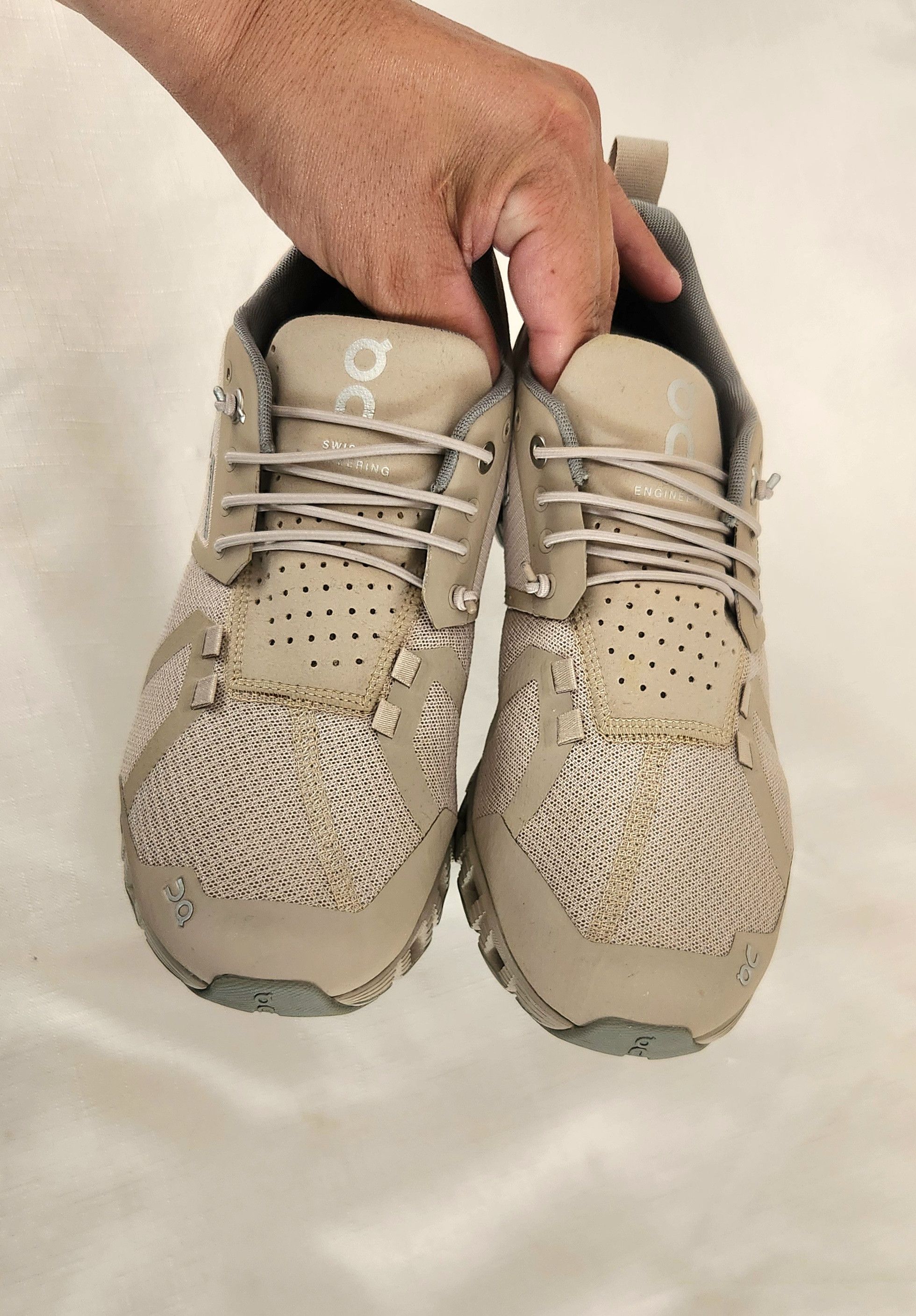 On ON Running Cloud Swiss Engineering Waterproof Womens SZ 9 Size US 9 / IT 39 - 8 Thumbnail