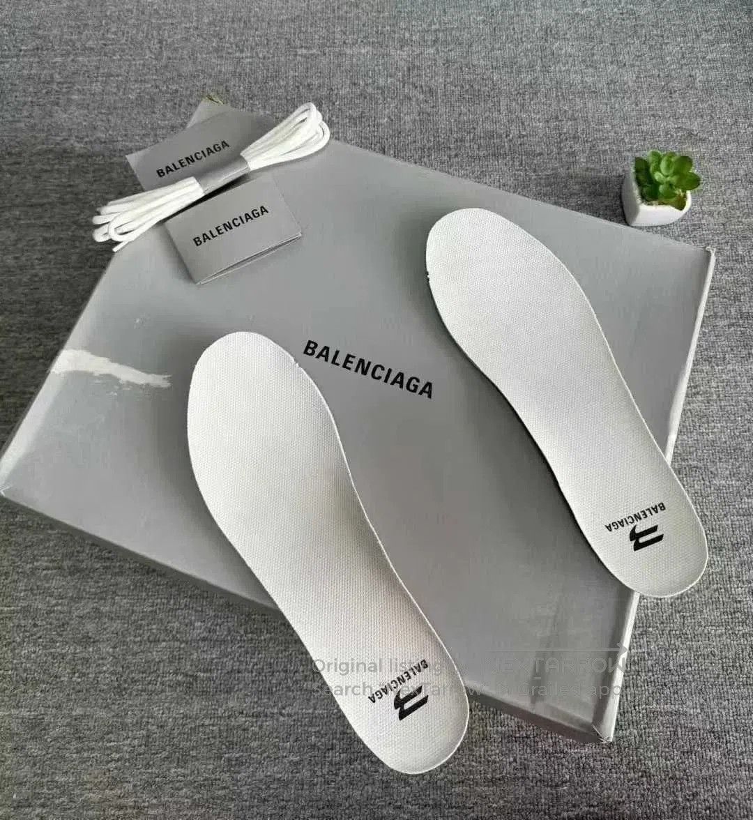 Balenciaga balenciaga double logo tire sneakers size 45. Size US 11 / EU 44 - 9 Thumbnail