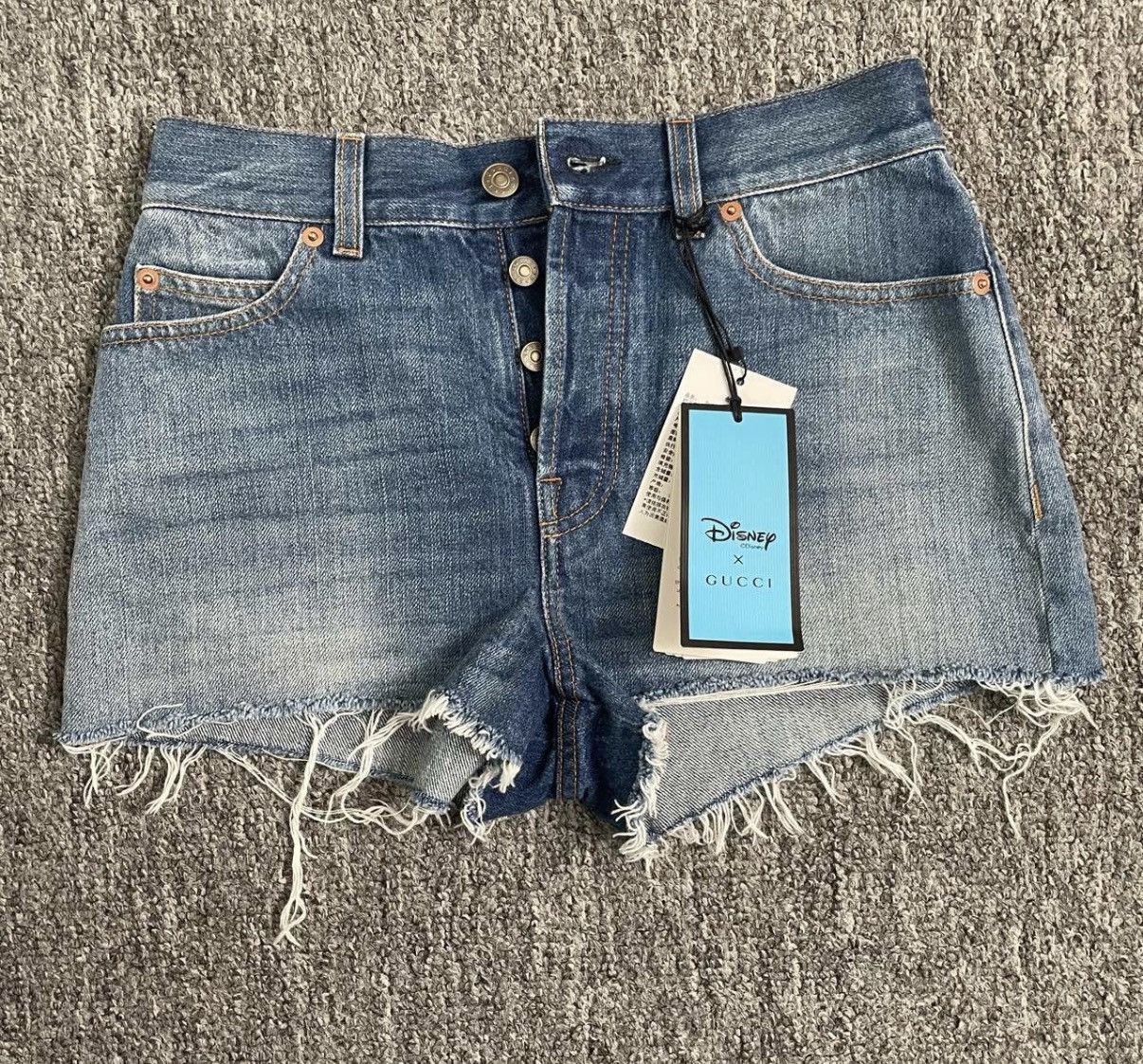 Gucci Gucci x Disney Donald Duck Shorts K12 Size 23" - 1 Thumbnail