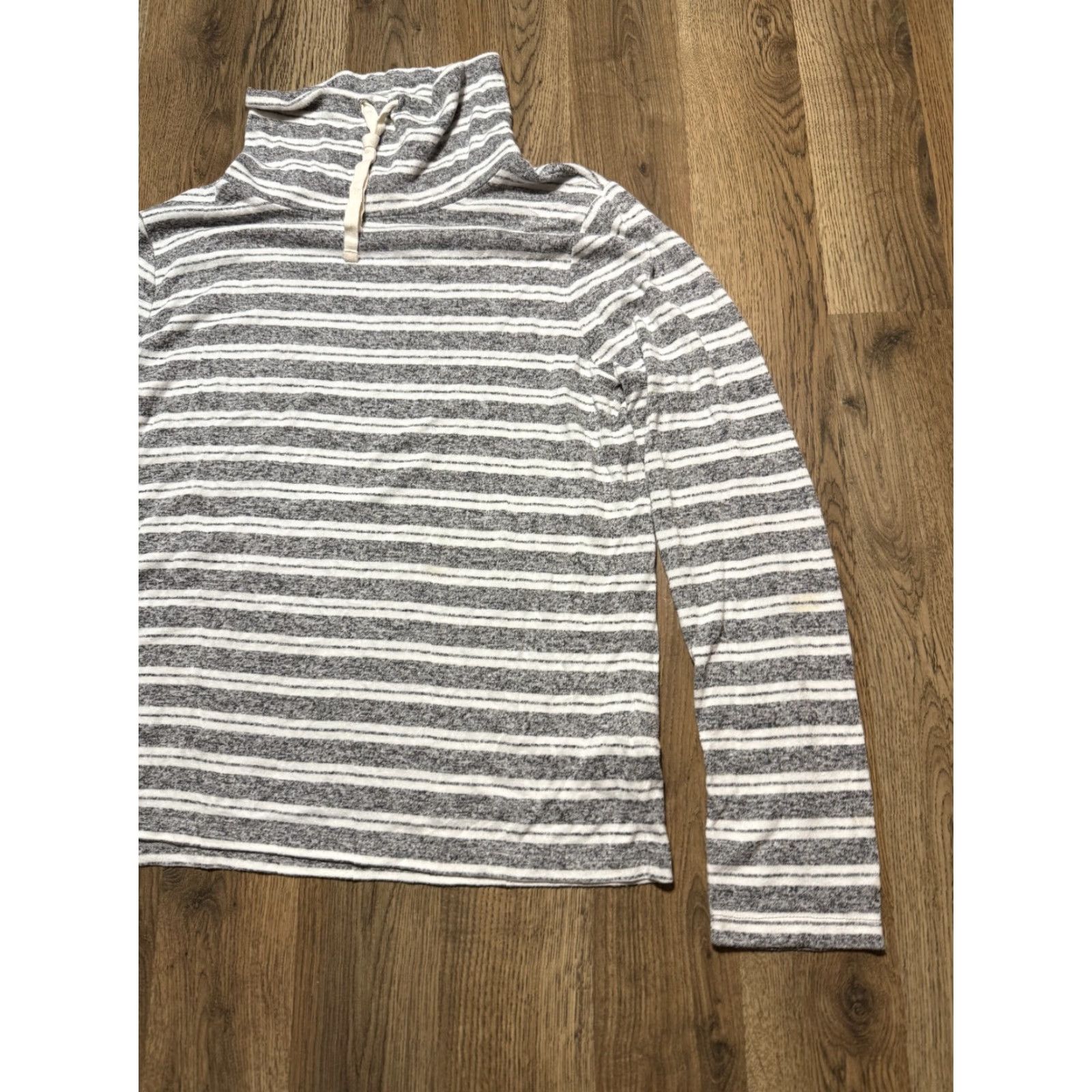 J.Crew J. Crew Shirt Women's Small Gray White Striped Long Sleeve Turtleneck Pullover Casual Knit Shirt Womens Short Analysis? Size S / US 4 / IT 40 - 4 Thumbnail