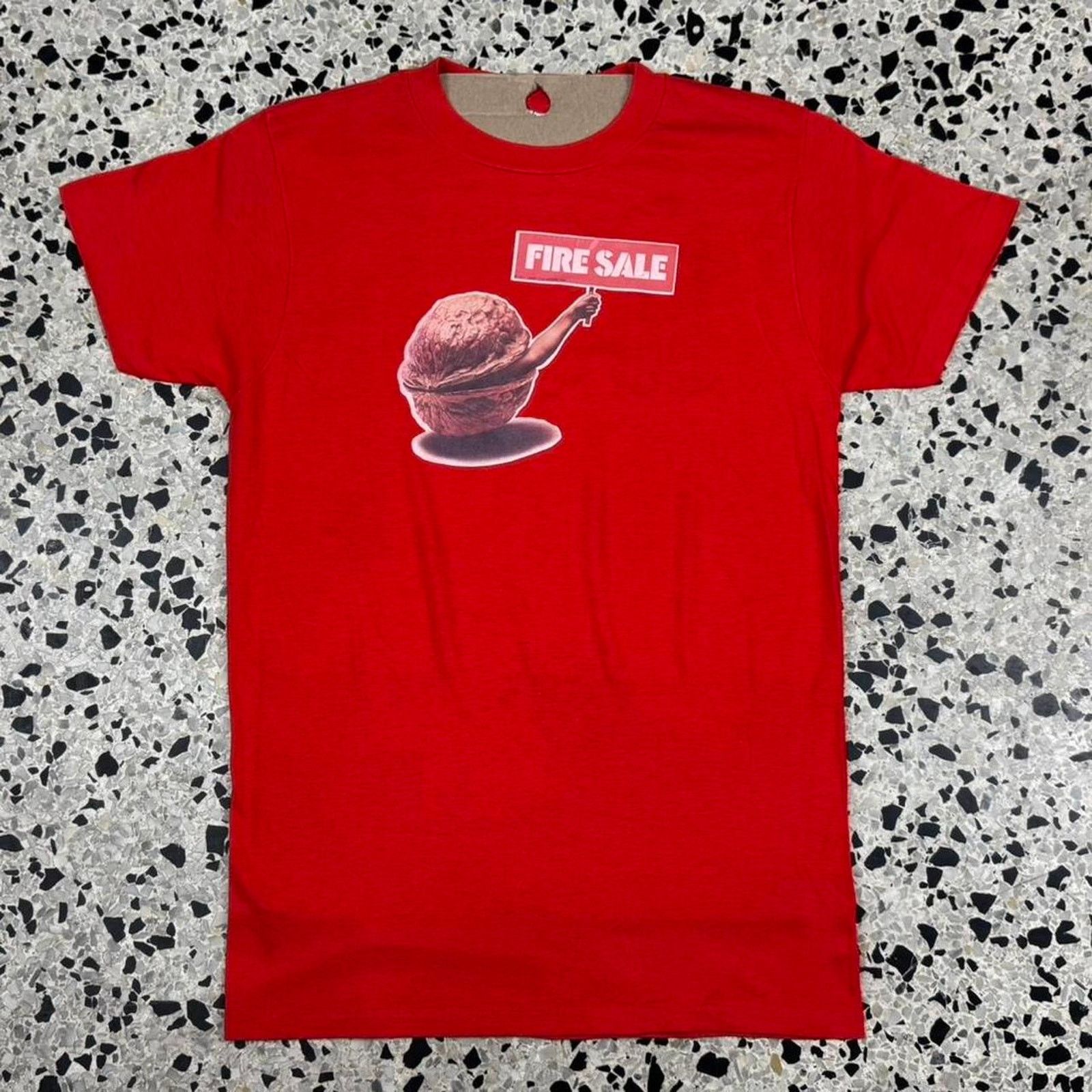 Vintage VINTAGE 70S 1977 FIRE SALE SINGLE STITCH PROMO TEE: Size US XL / EU 56 / 4 - 1 Thumbnail