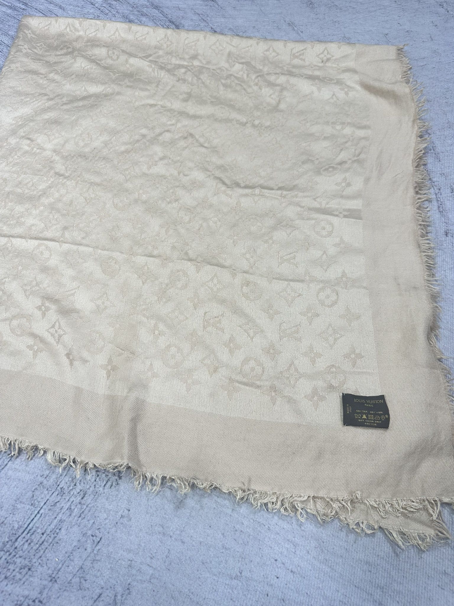 Louis Vuitton Louis Vuitton Handkerchief LV Monogram Paris Beige Silk Size ONE SIZE - 2 Thumbnail