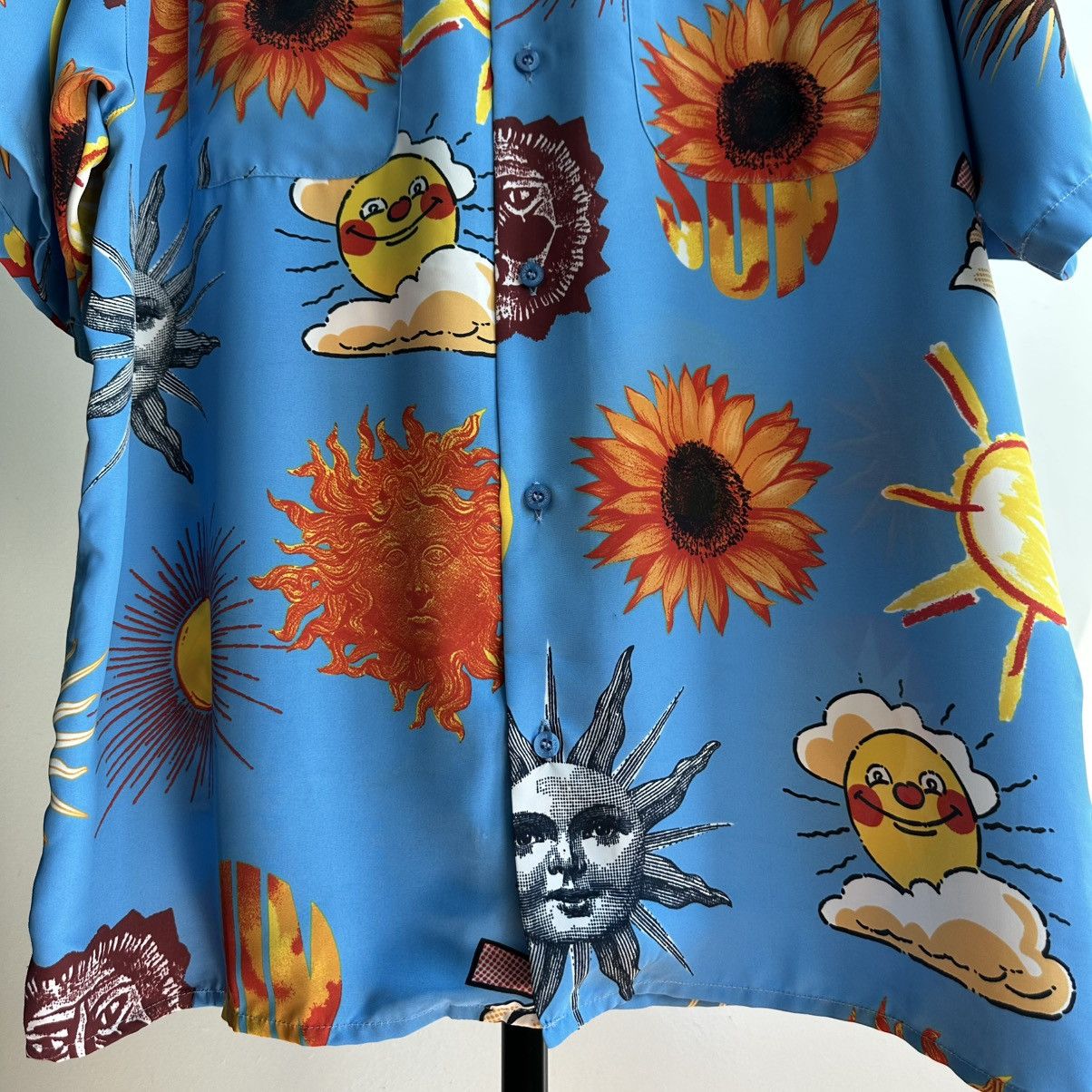 Moschino Rare Vintage 90s Moschino Jeans Sun Print Short Sleeve Shirt Size US M / EU 48-50 / 2 - 20 Thumbnail