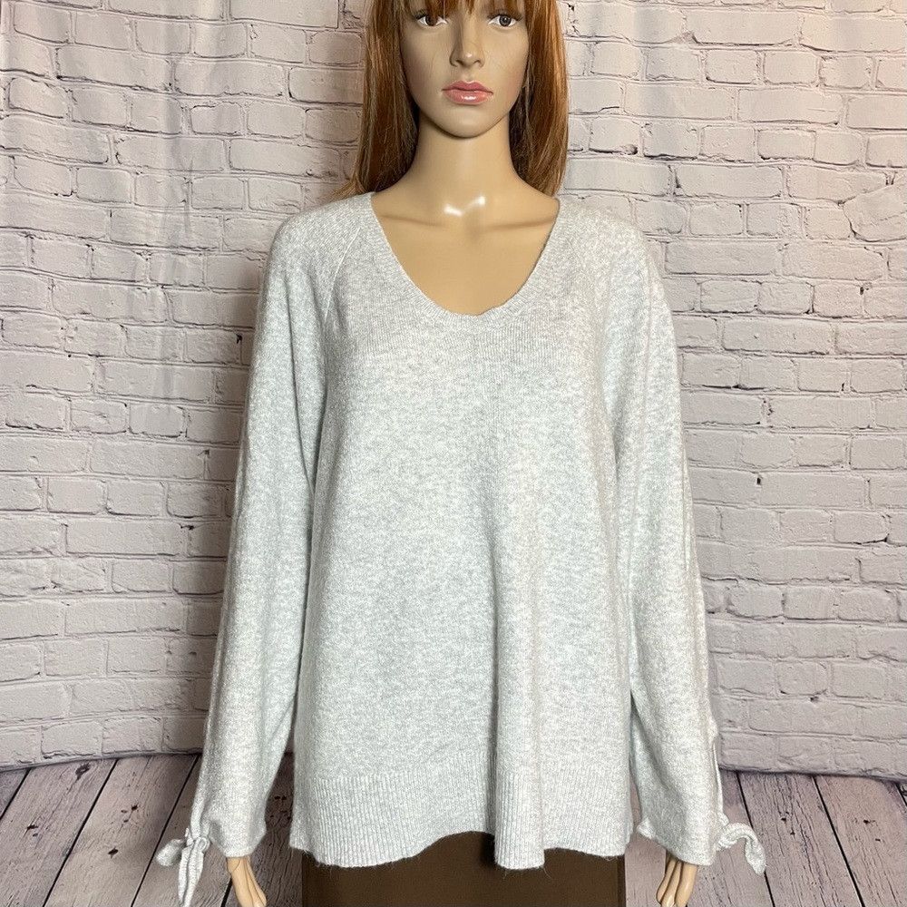 Loft Loft Gray Tie Cuff Long Sleeve V Neck Sweater Size XL Size XL / US 12-14 / IT 48-50 - 1 Thumbnail
