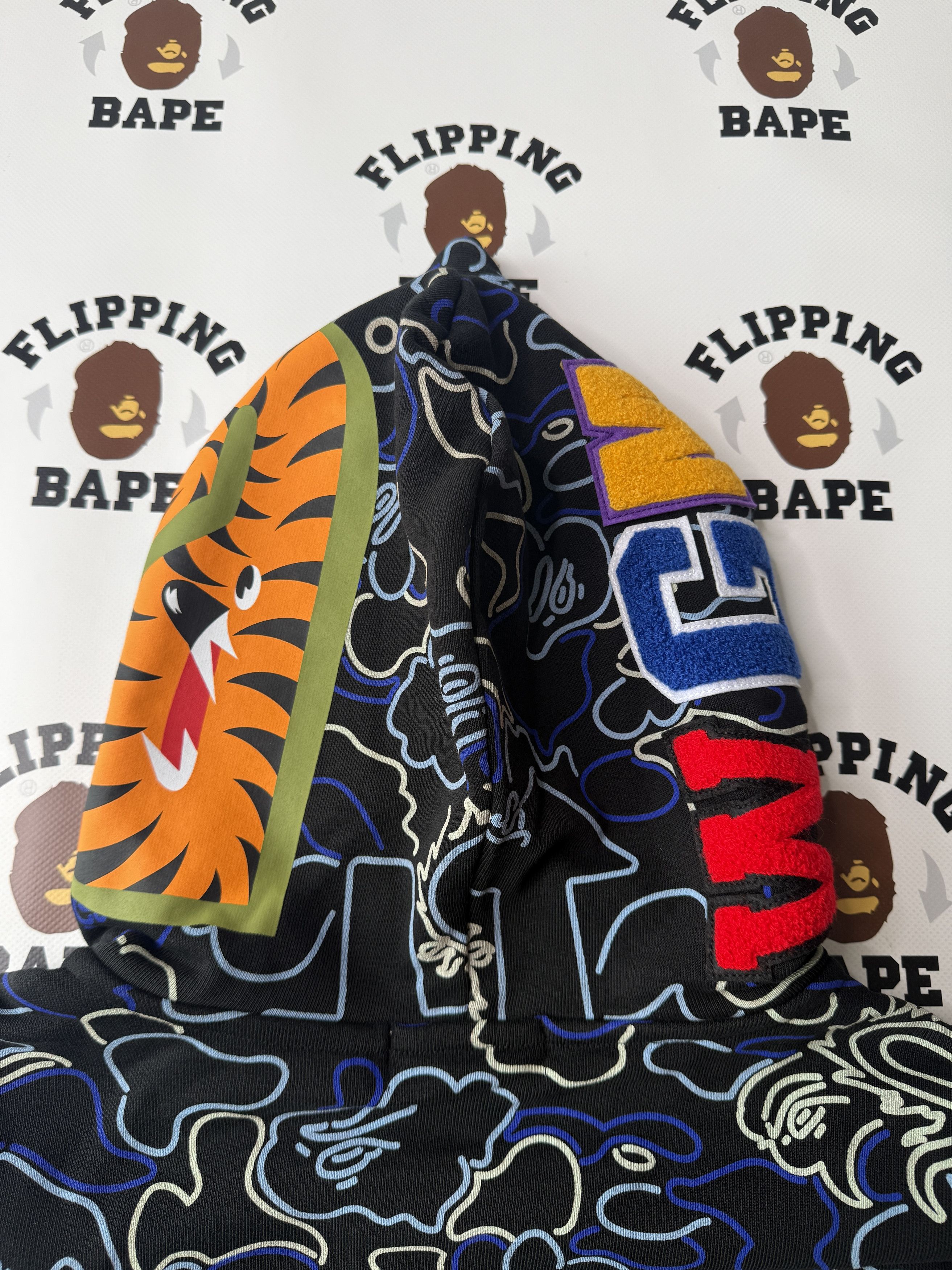 Bape BAPE X 88RISING GLOW IN THE DARK CAMO SHARK FULL ZIP HOODIE Size US L / EU 52-54 / 3 - 6 Thumbnail