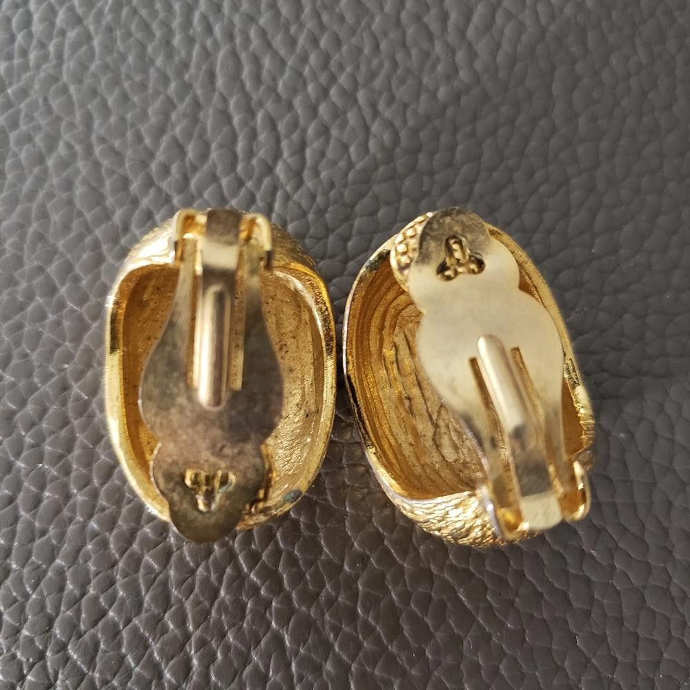 Designer Vintage Gold tone Scoop Clip Earring Size ONE SIZE - 3 Thumbnail