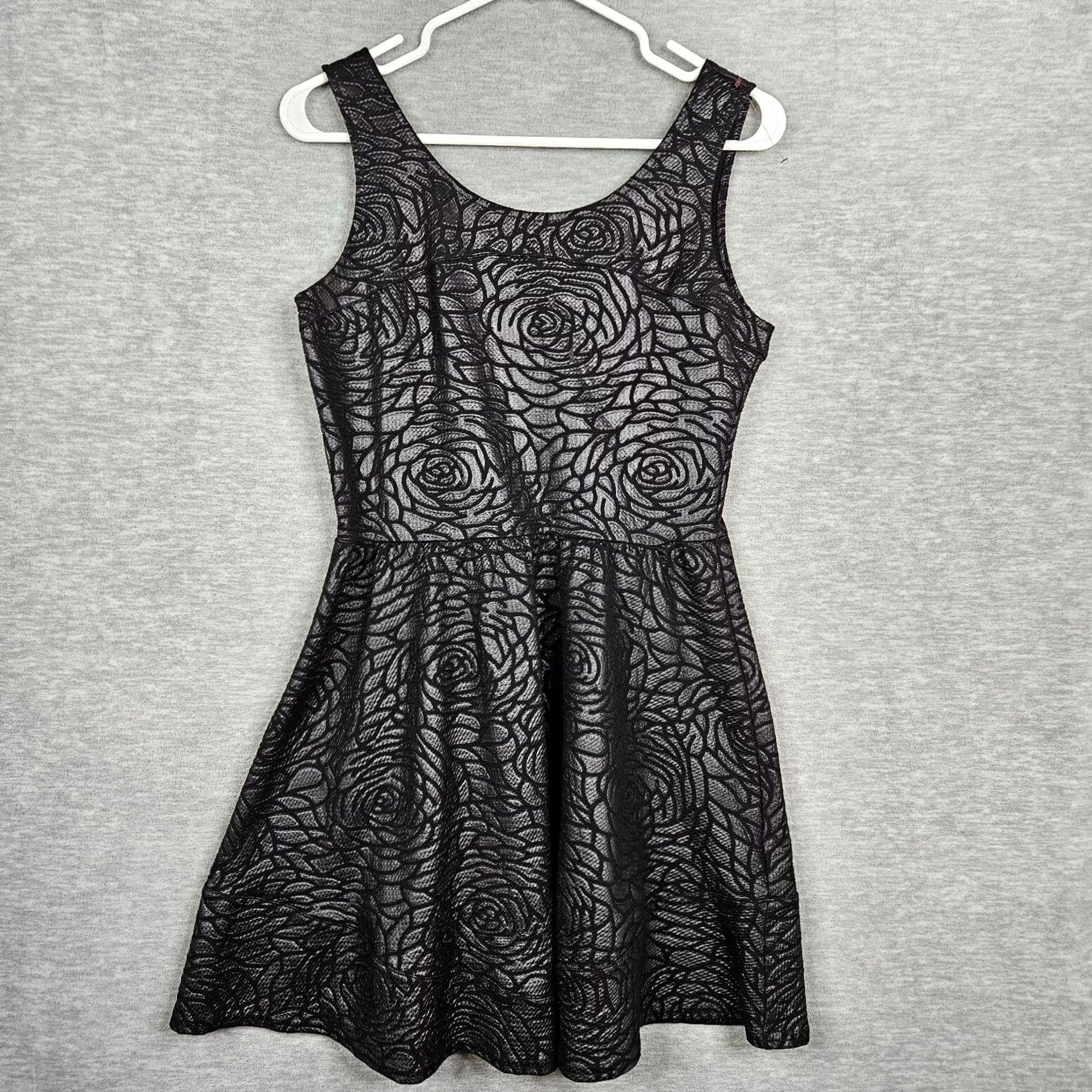 Saks Fifth Avenue Saks Fifth Avenue Women’s Mini Dress Black L/G Sleeveless Scoop Neck Polyester Spandex Casual Vintage: No Size L / US 10 / IT 46 - 4 Thumbnail