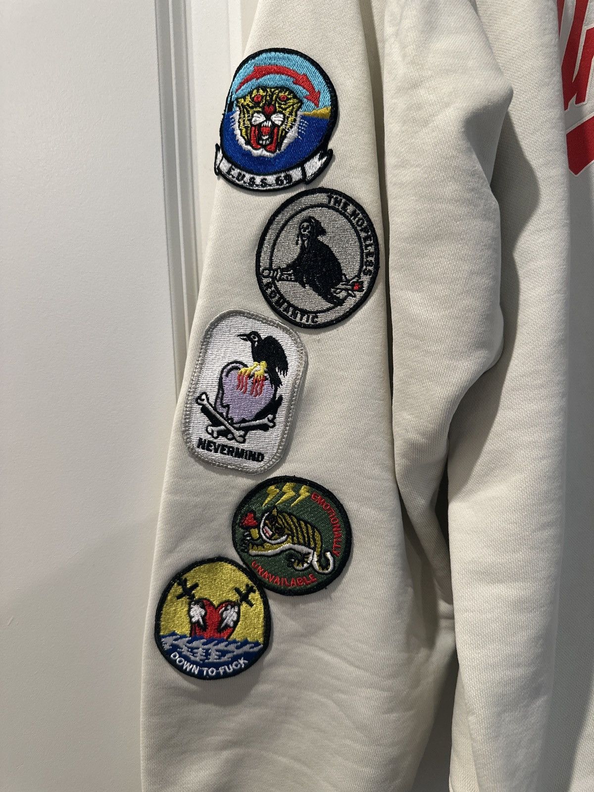 Emotionally Unavailable Emotionally unavailable distressed patches crewneck Size US XL / EU 56 / 4 - 6 Thumbnail