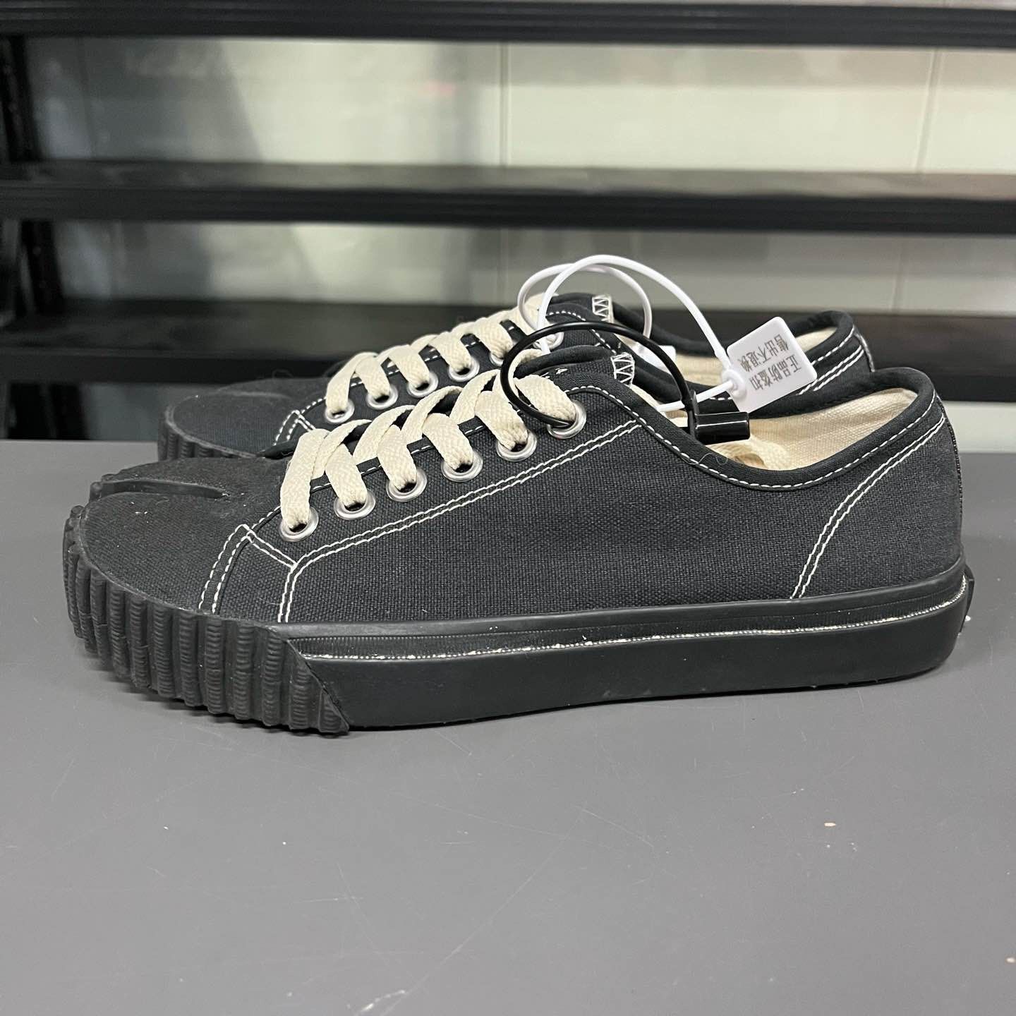 Maison Margiela Tabi Low-Top Sneakers Black Size 37