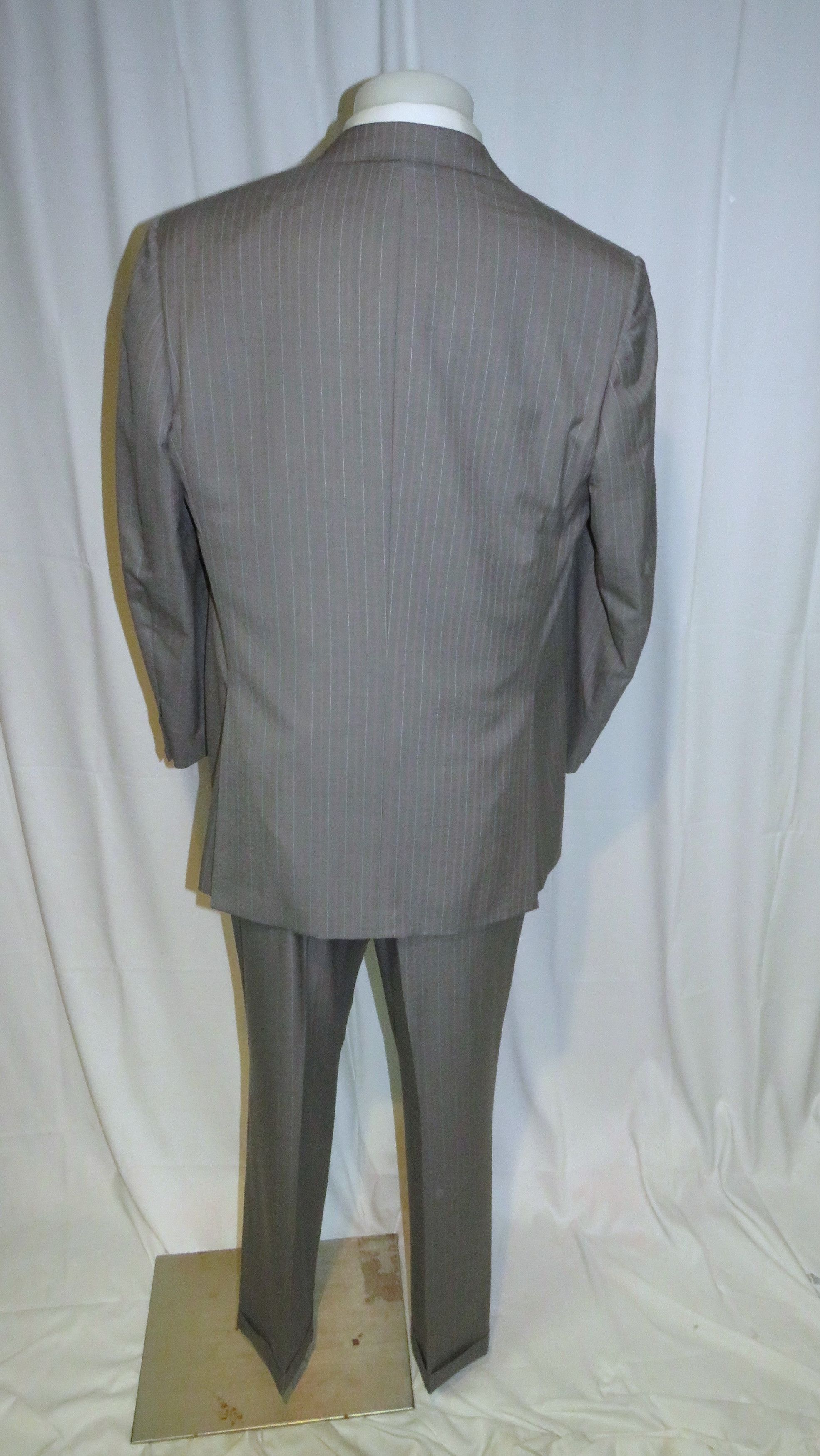 Other Marcello Vero Gray Striped Bespoke Two Button Suit 43R Size 42R - 2 Thumbnail