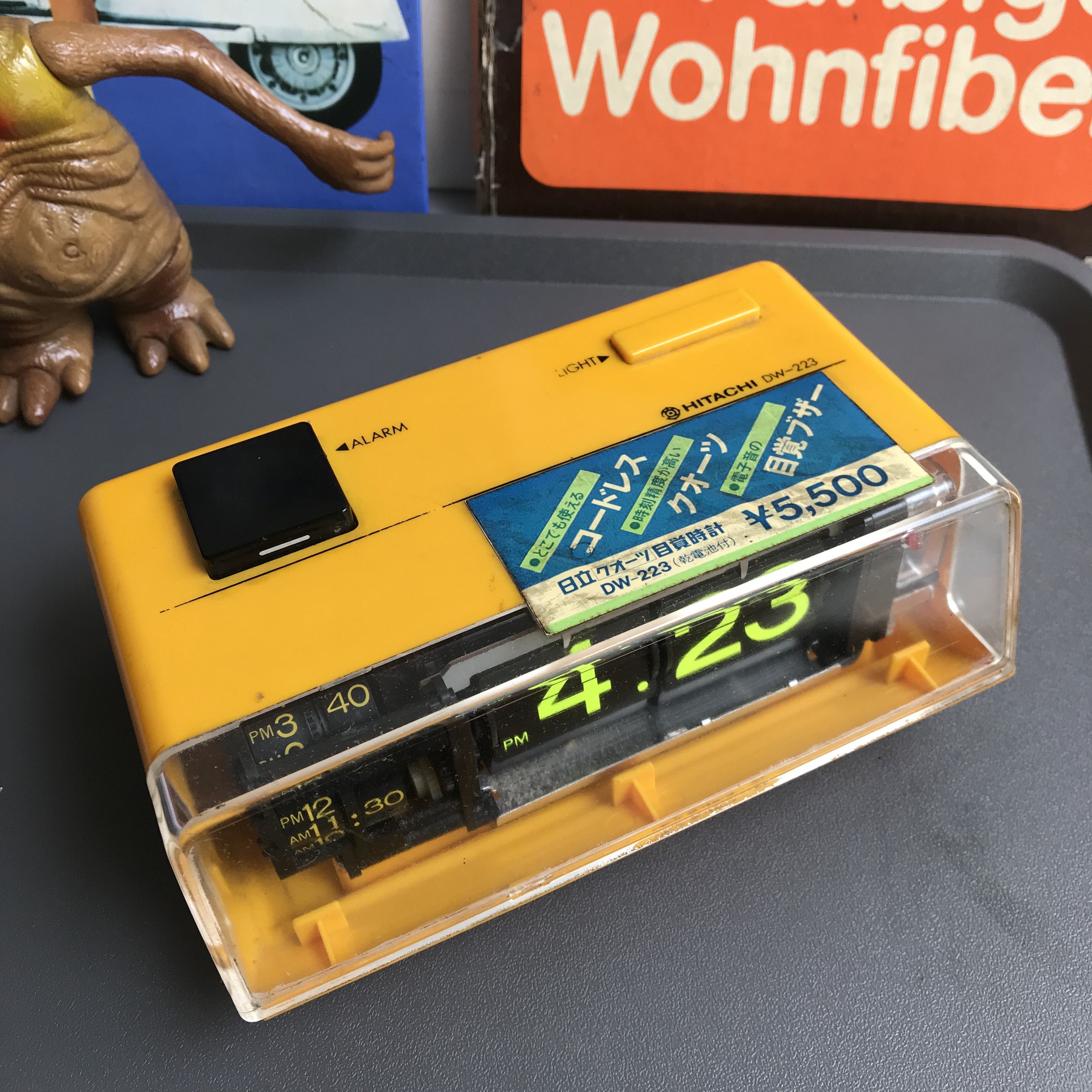 Vintage Vintage Hitachi Flip Clock flip flop clock Table Clock Size ONE SIZE - 6 Thumbnail