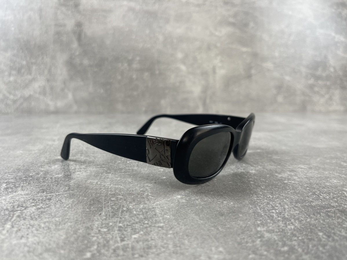 Yves Saint Laurent Yves Saint Laurent YSL Logo Oval Black Vintage Sunglasses Size ONE SIZE - 2 Thumbnail