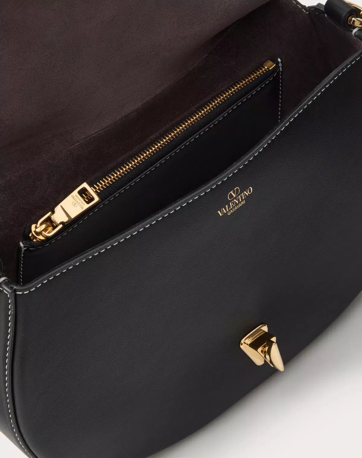 Valentino oc11z0725 Size:OS/ Shoulder Bag In Nappa Calfskin in Black Size ONE SIZE - 6 Thumbnail