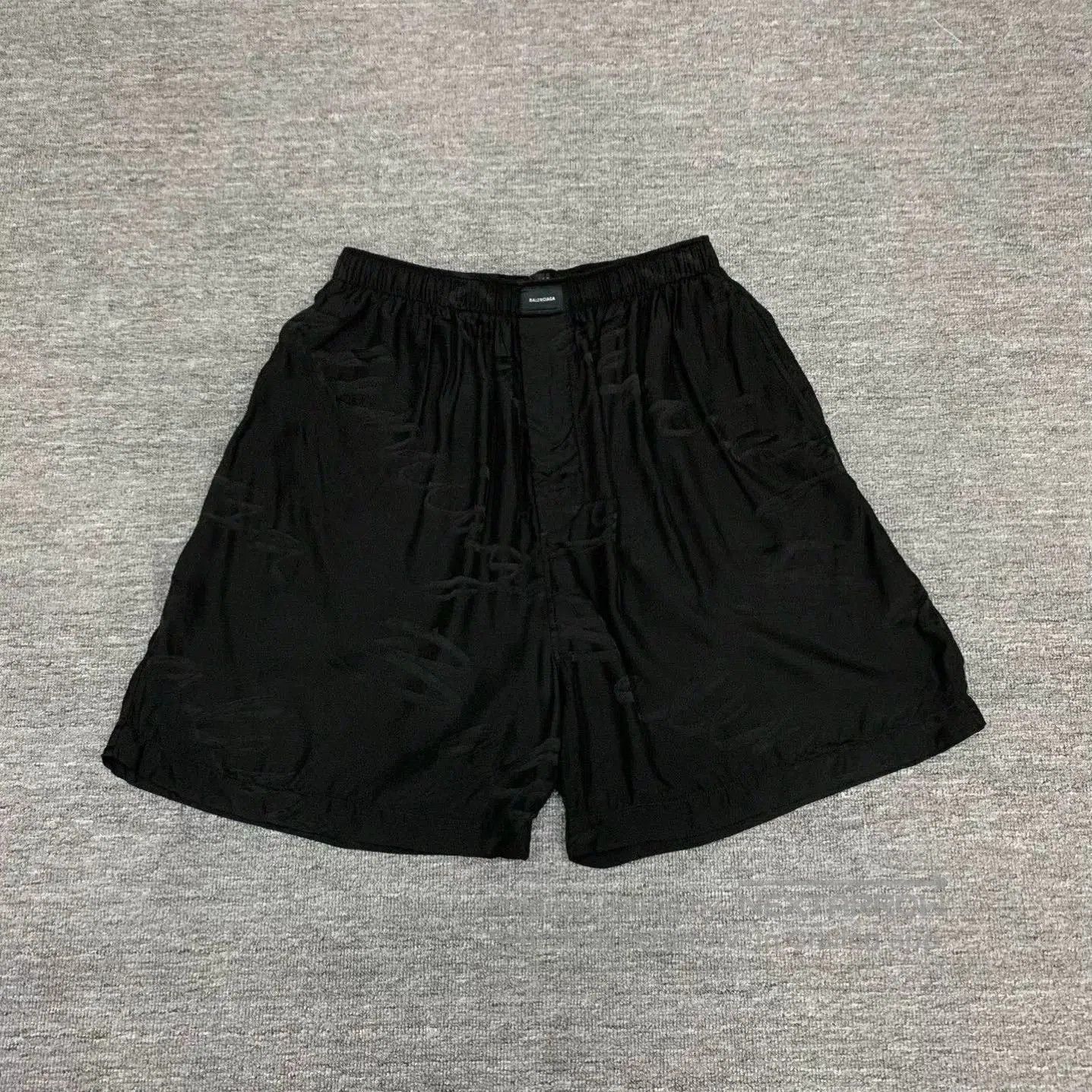 Balenciaga balenciaga black silk printed shorts size 50. Size US 34 / EU 50 - 1 Thumbnail