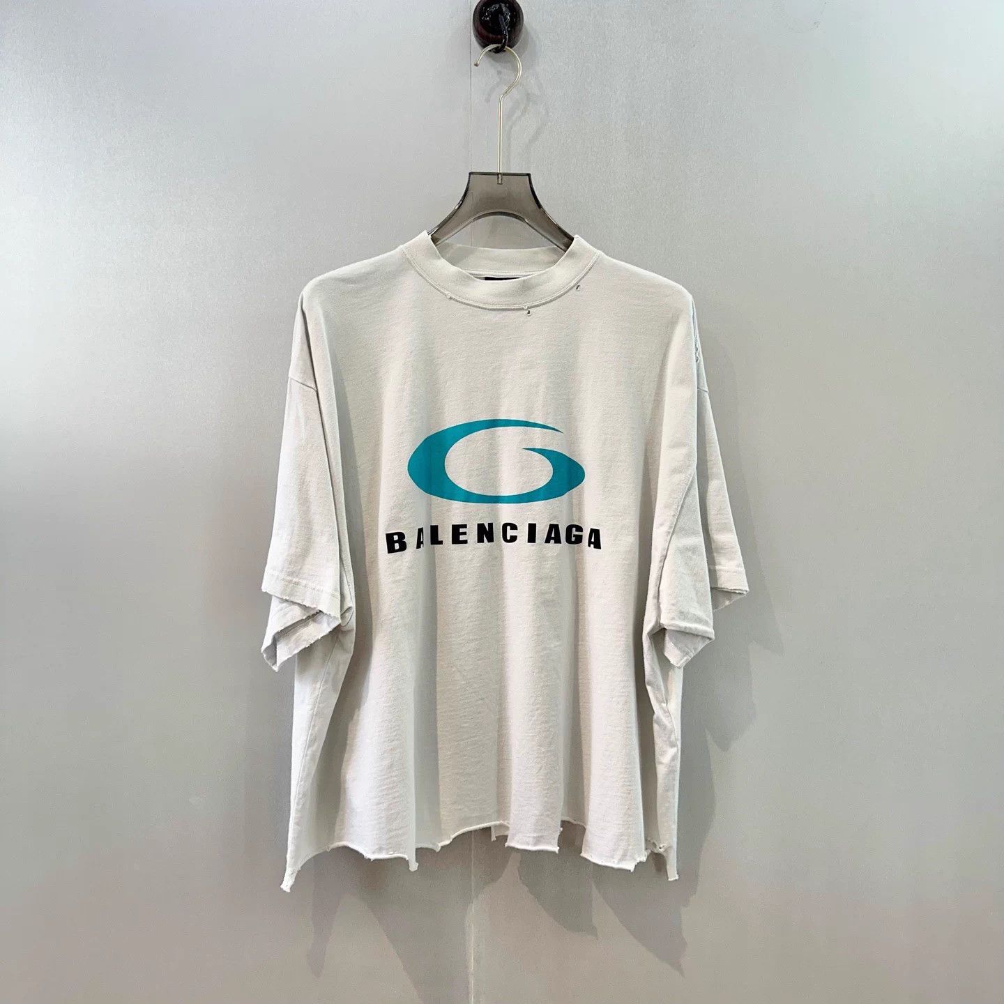 Balenciaga Balenciaga Wave Circle Logo Distressed T-shirt 3 Size US L / EU 52-54 / 3 - 2 Thumbnail