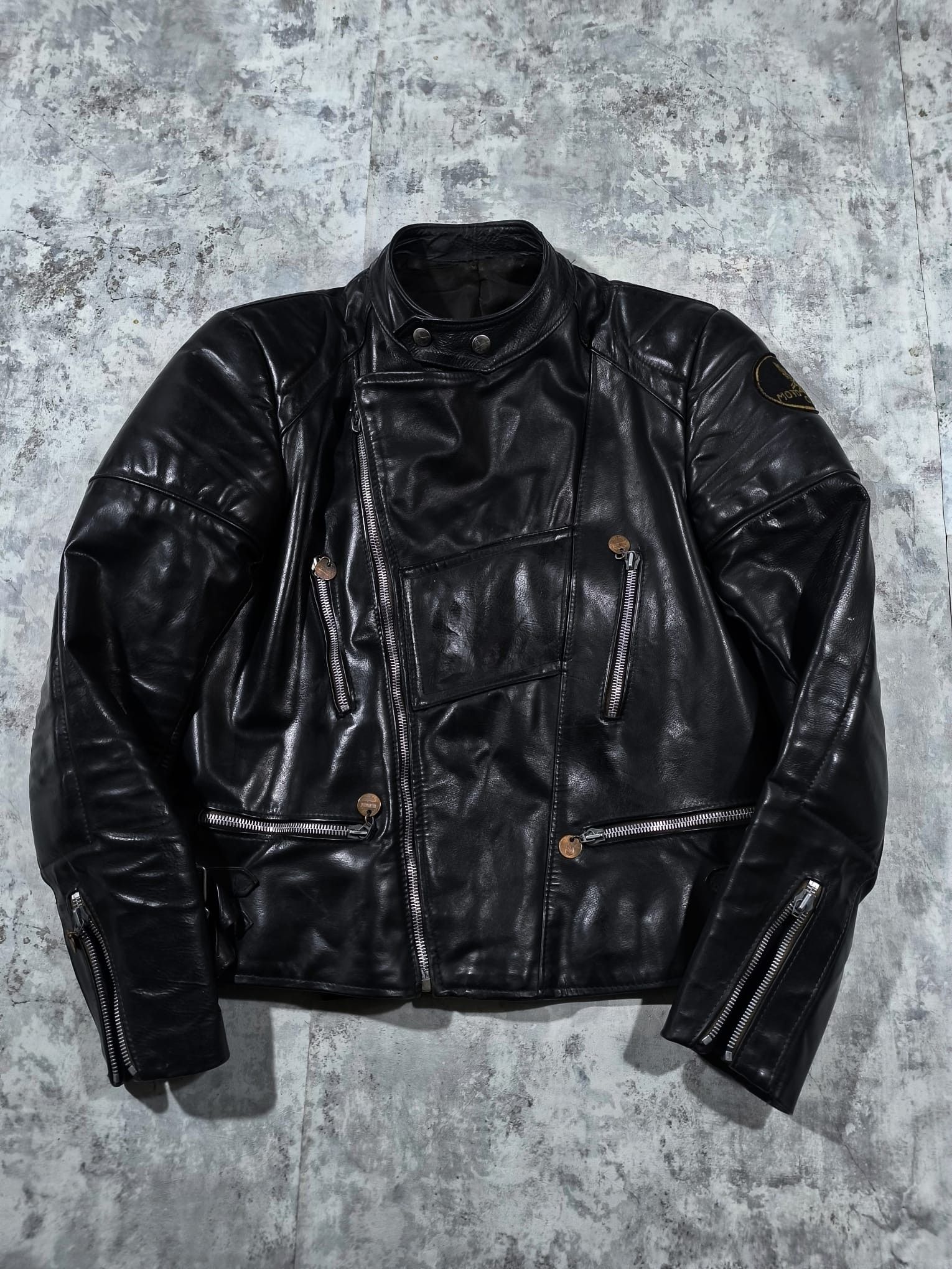 Leather vintage heavyweight trashed moto biker leather jacket 80s Size US L / EU 52-54 / 3 - 1 Thumbnail