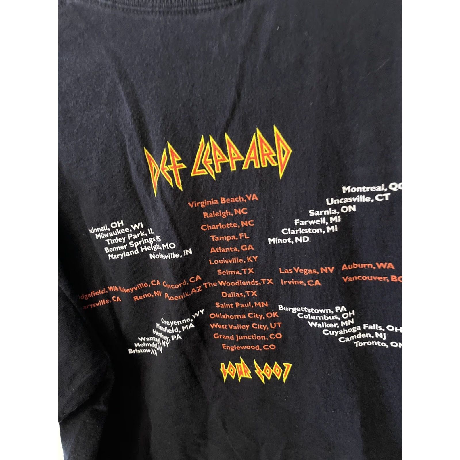 Hanes vintage Def Leppard rock & roll t-shirt Hanes heavyweight black Large Handed to Men Size US L / EU 52-54 / 3 - 5 Thumbnail